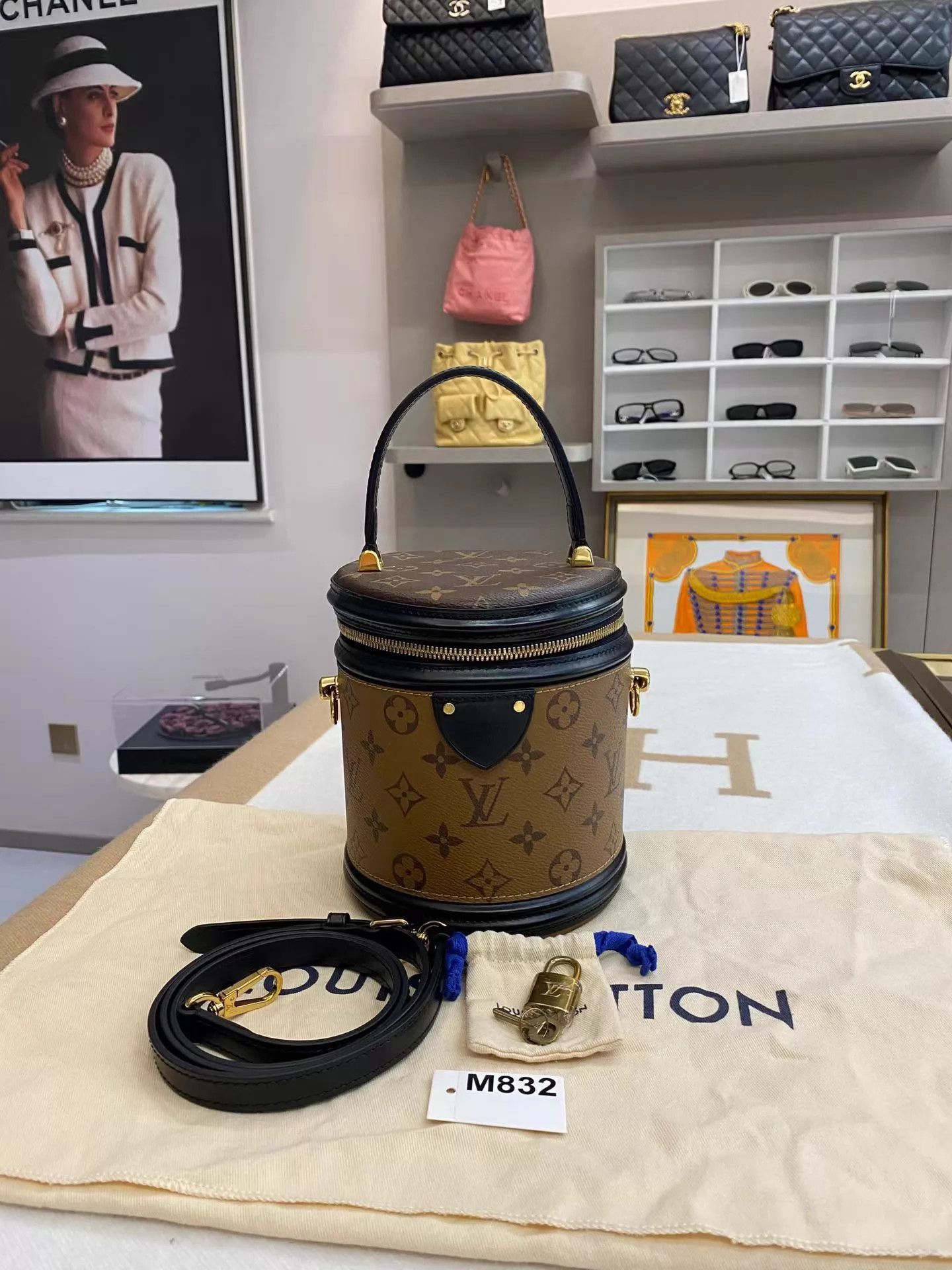 Louis Vuitton LV Monogram Noé Strap Chip Near New M832 Size ONE SIZE - 1 Thumbnail