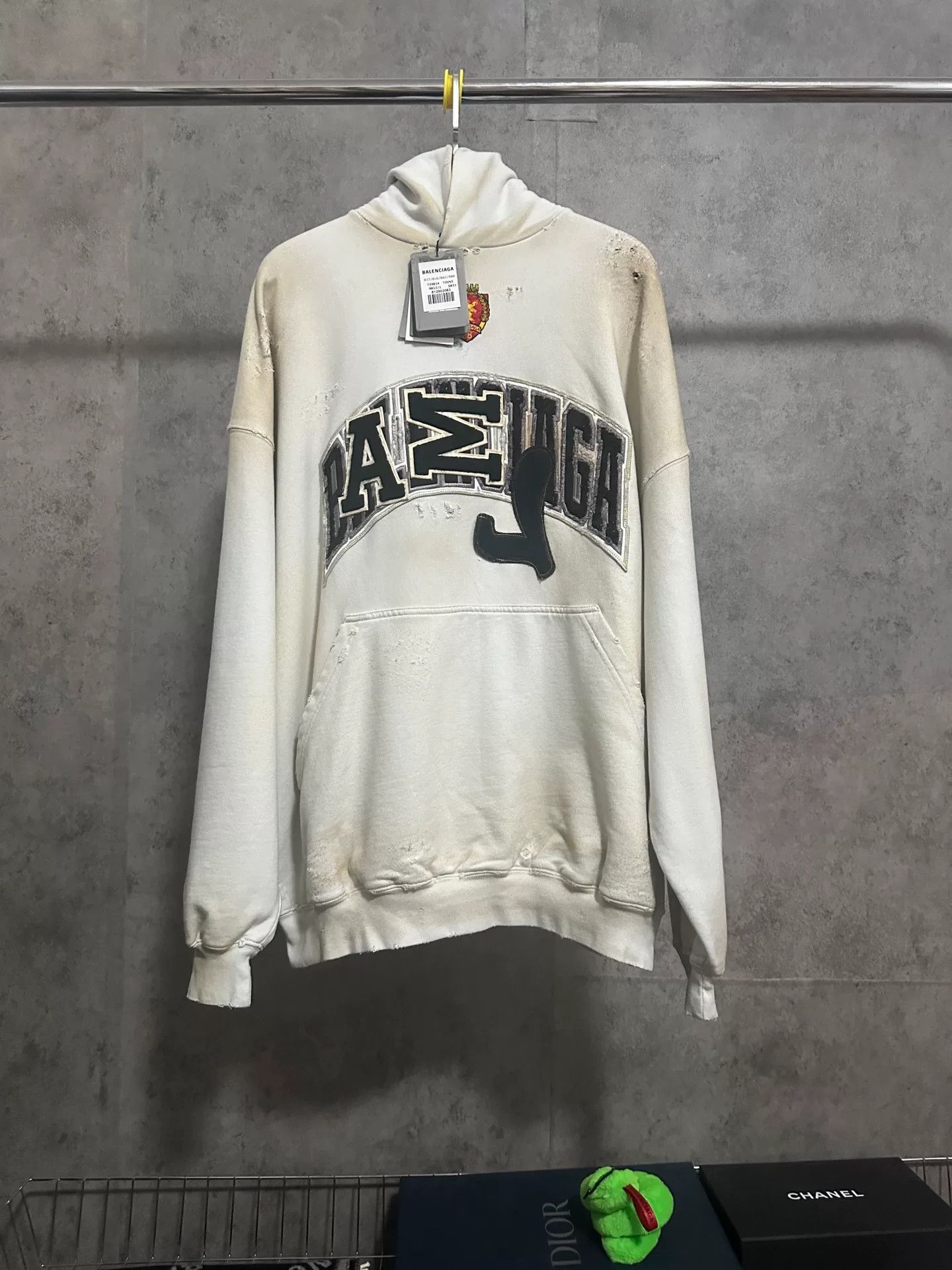 Balenciaga Balenciaga Manchester United Distressed Hoodie Size US S / EU 44-46 / 1 - 1 Thumbnail