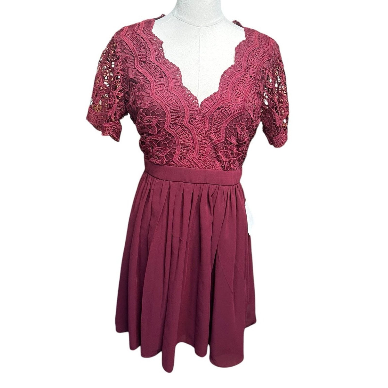 Lulus Angel in Disguise Burgundy Lace Dress Deep V Cocktail