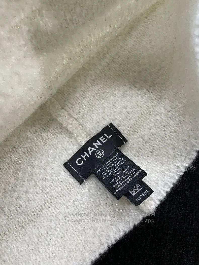 Chanel Chanel 26C new white gold thread large logo cashmere knitt Size ONE SIZE - 5 Thumbnail