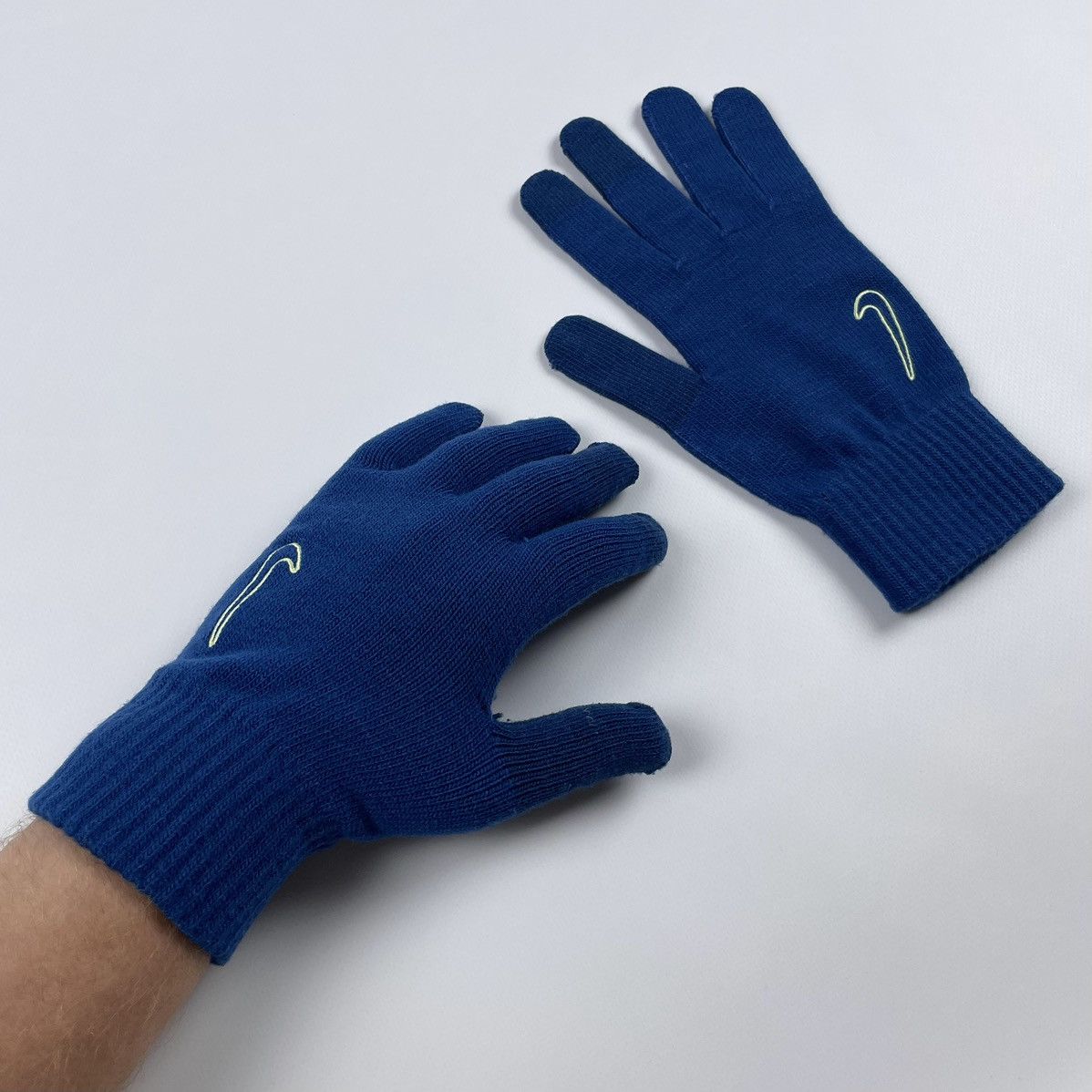 Nike Vintage Nike Knitted Gloves Swoosh Size ONE SIZE - 8 Thumbnail