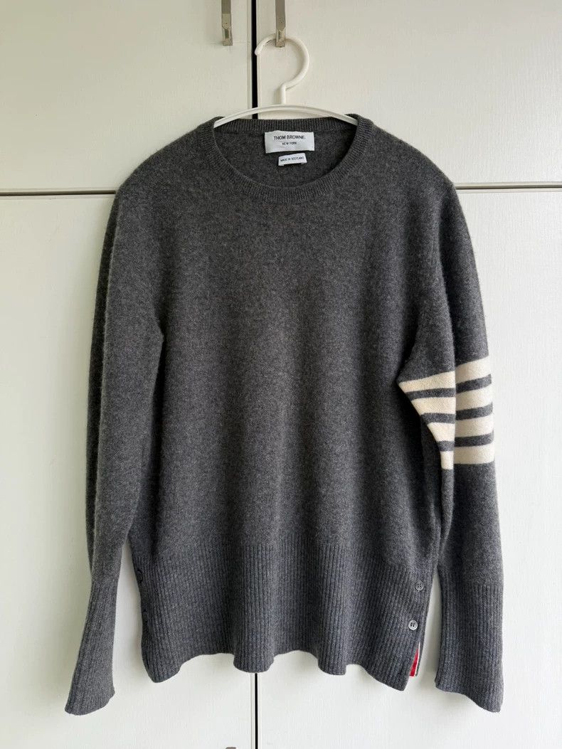 Thom Browne Thom browne Gray four-bar cashmere sweater 2503-Nextarrow Size US L / EU 52-54 / 3 - 1 Thumbnail