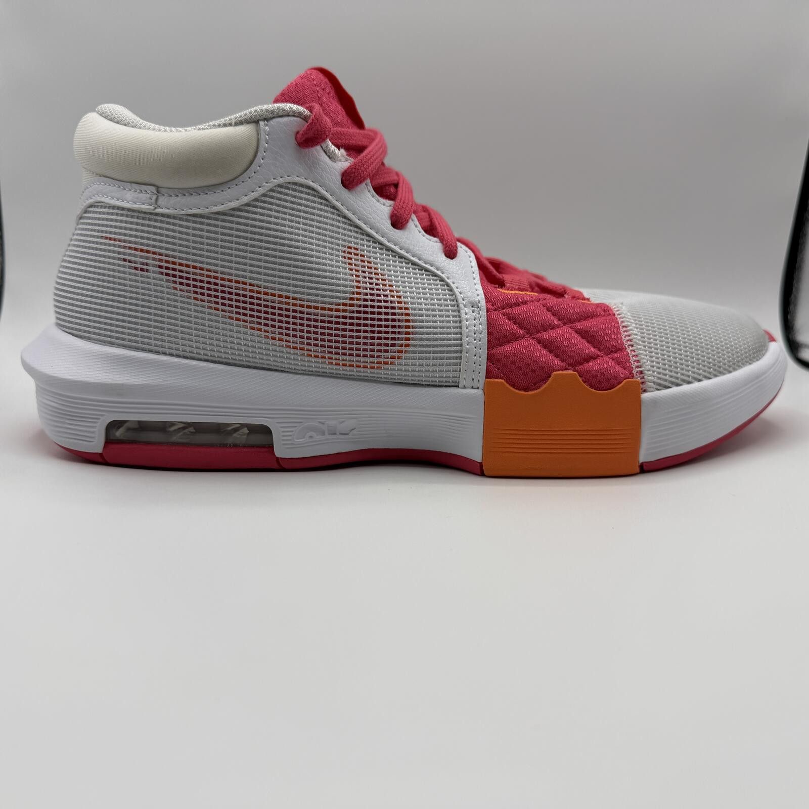 Nike Nike LeBron Witness 8 Dunkin Donuts Pink FB2239-104 Size 10 Size US 10 / EU 43 - 8 Thumbnail