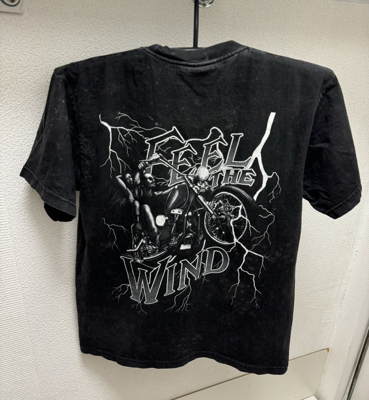 Band Tees Vintage American Thunder “ feel the wind “ t-shirt L band Size US L / EU 52-54 / 3 - 2 Thumbnail