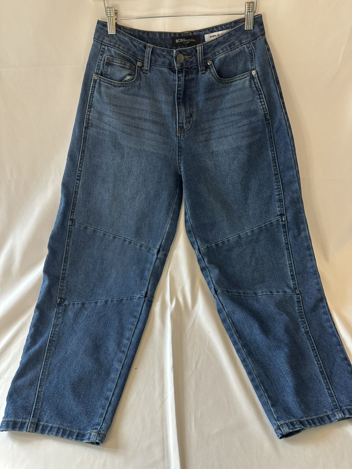 Other BCBGeneration Barrel Leg Jean Women's Size 1/25 Synopsis Size 26" / US 2 / IT 38 - 1 Thumbnail