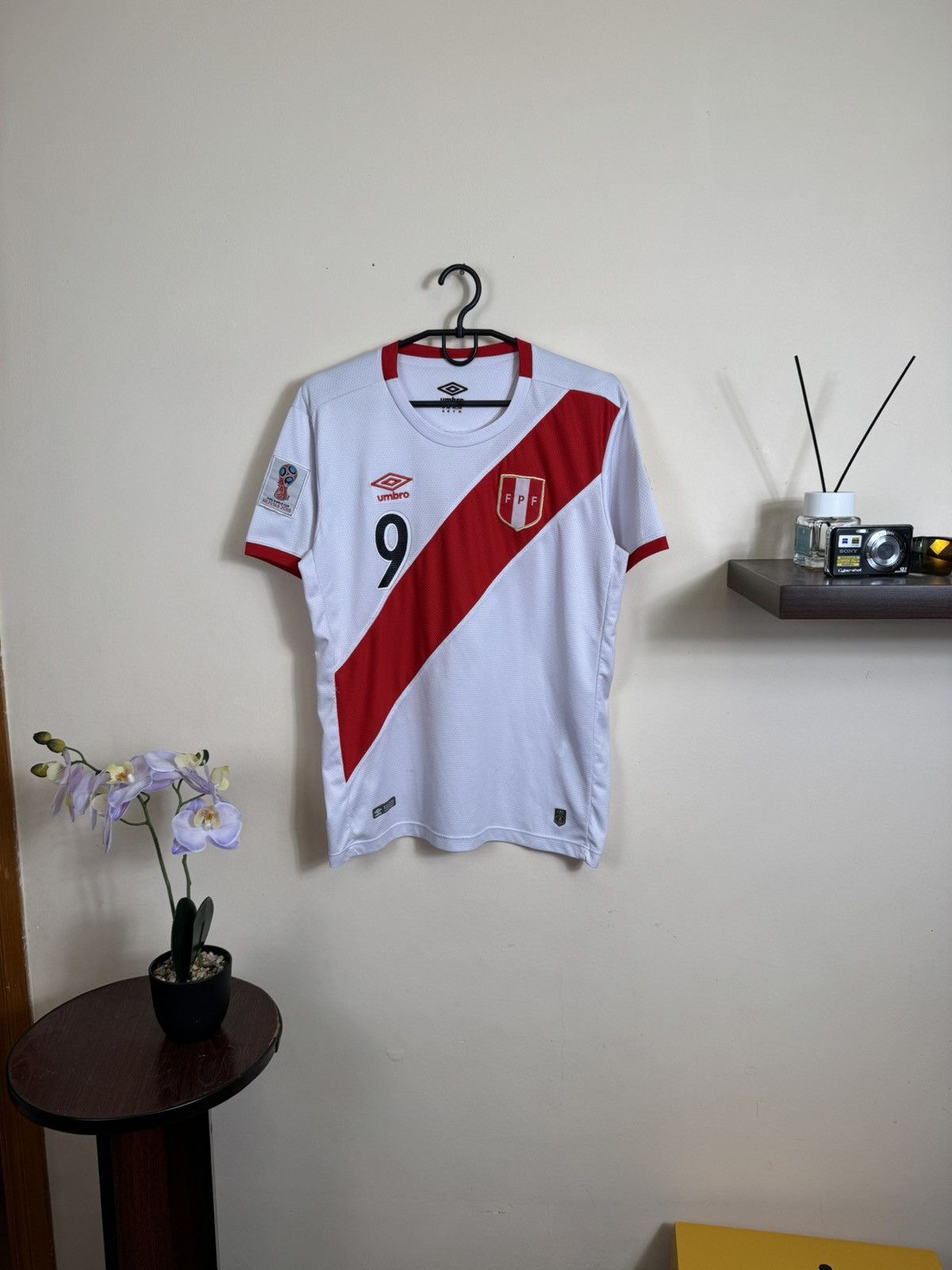Umbro Umbro Peru FPF Jersey 2018 Guerrero #9 Football Shirt Home Size US M / EU 48-50 / 2 - 1 Thumbnail