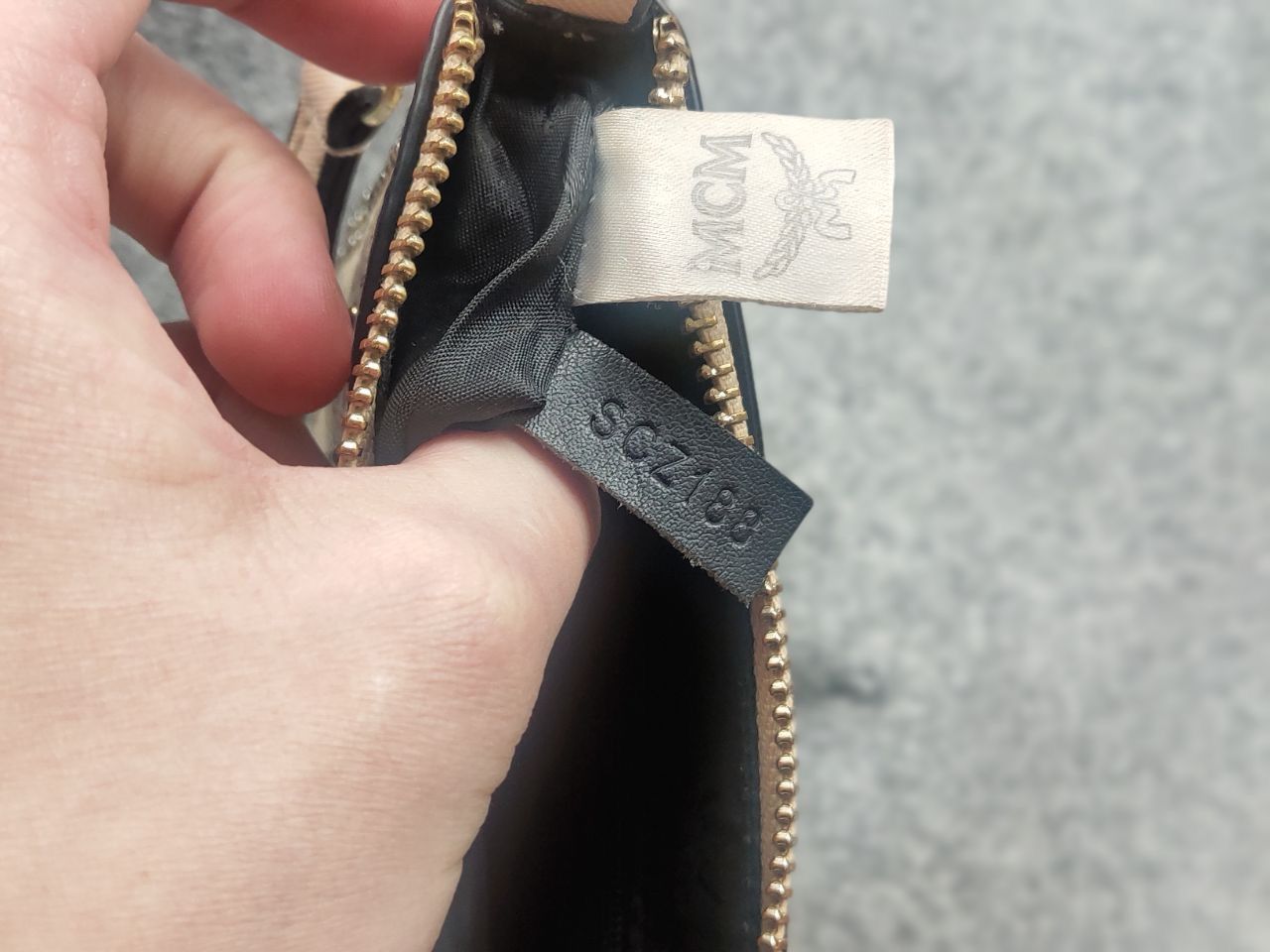 MCM MCM Authentic Vintage Small beige monogram crossbody Zip Bag Size ONE SIZE - 18 Thumbnail