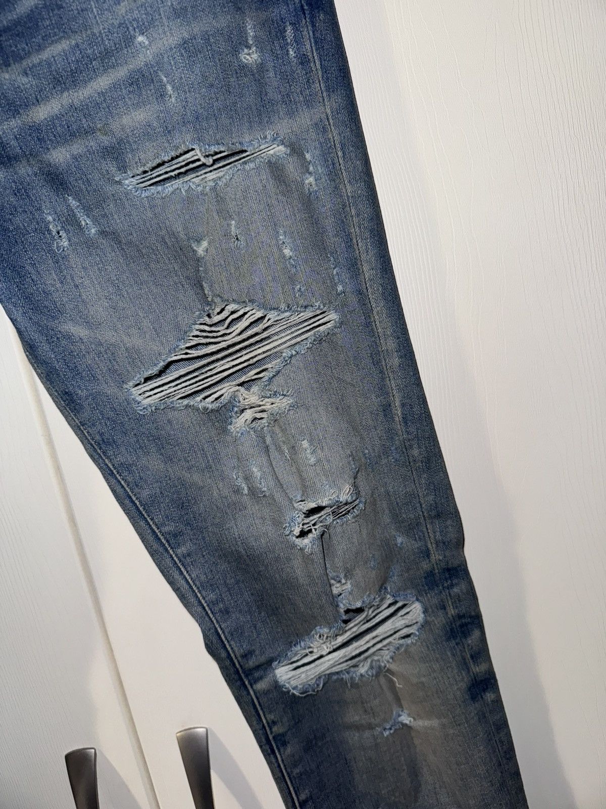 AMIRI BLUE DISTRESSED JEANS
