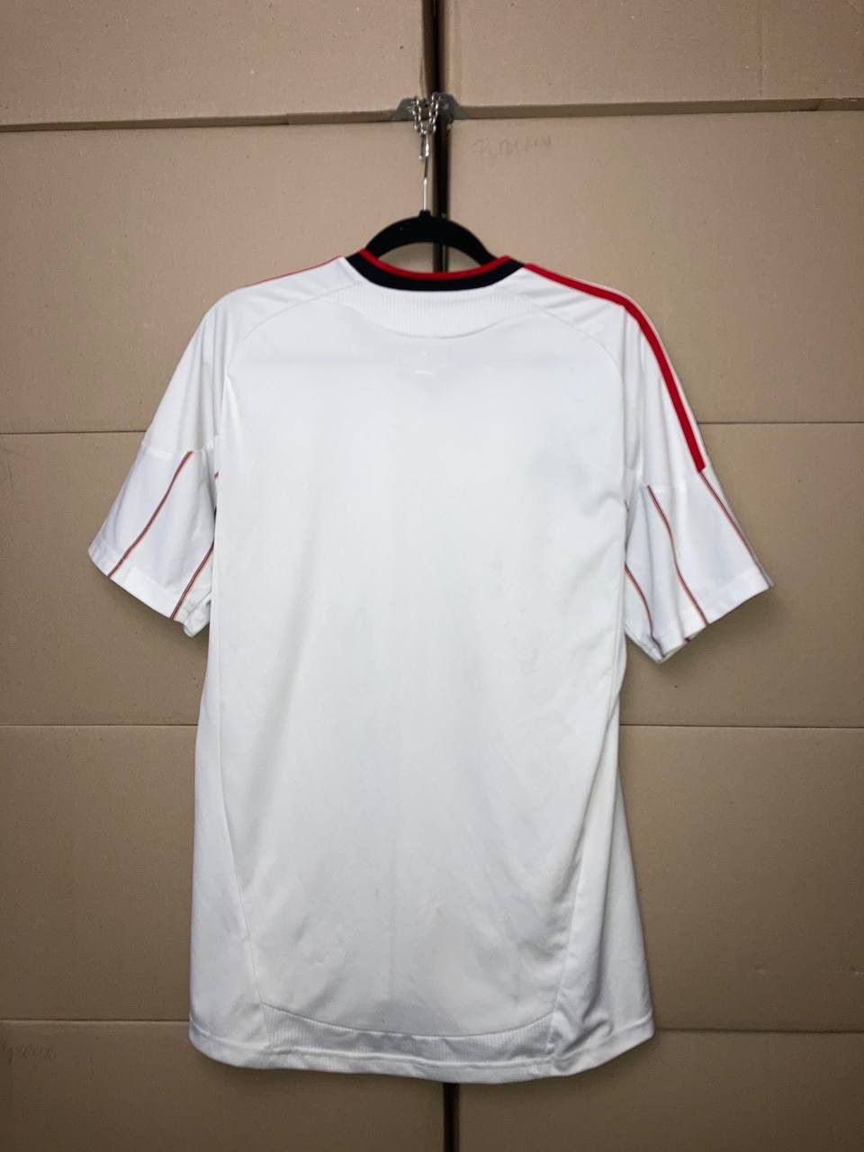 Adidas LIVERPOOL 2010 2011 AWAY FOOTBALL SHIRT SOCCER JERSEY ADIDAS Size US M / EU 48-50 / 2 - 2 Thumbnail