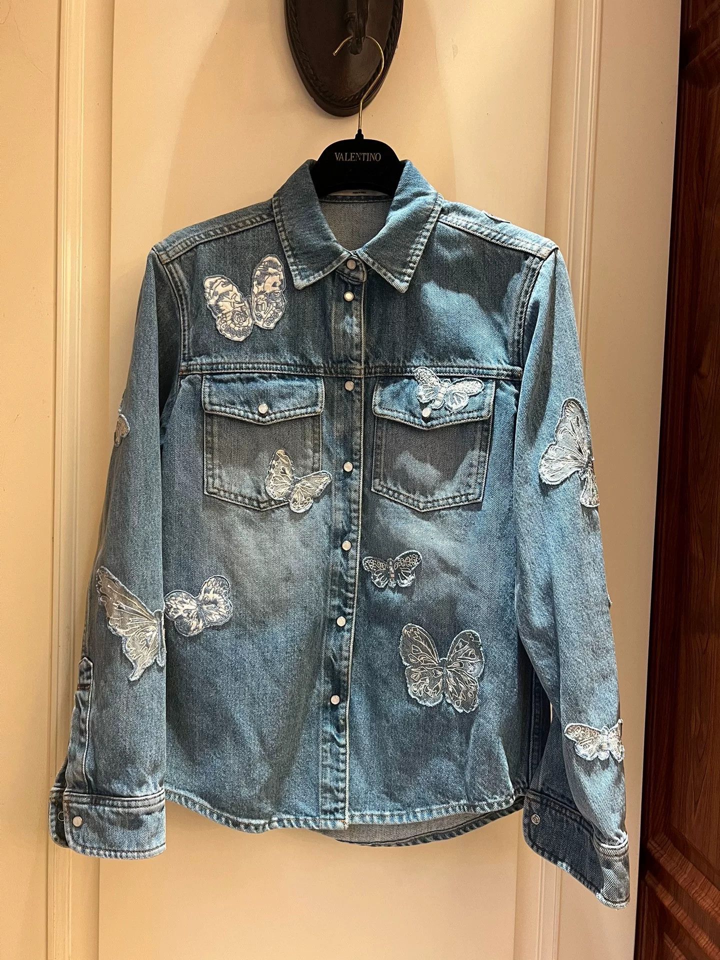 Valentino Valentino Butterfly Embroidery Denim Shirt Size US S / EU 44-46 / 1 - 1 Thumbnail