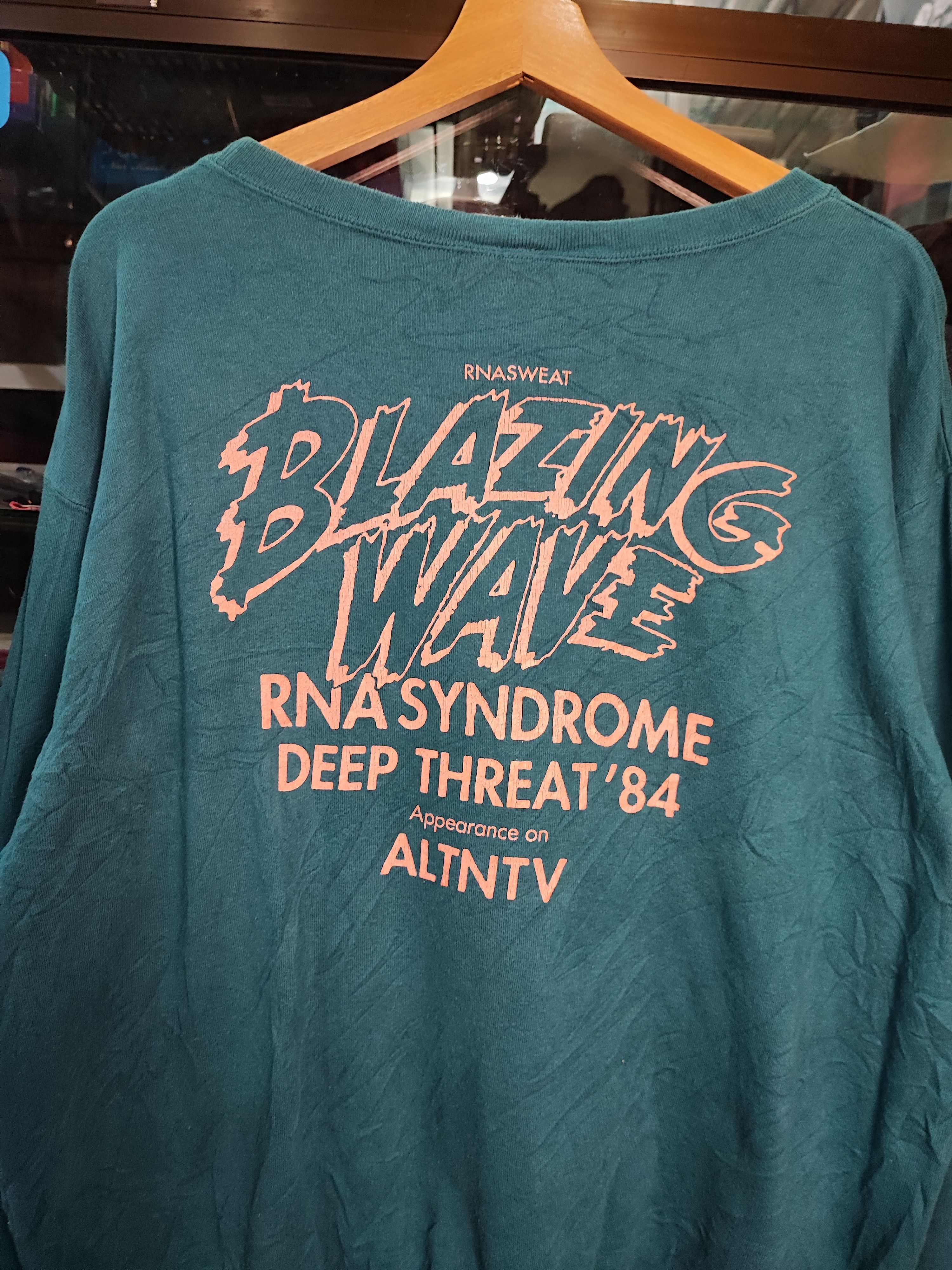 14th Addiction VINTAGE RNA INC SWT SHARK SWEATSHIRT Size US S / EU 44-46 / 1 - 7 Thumbnail