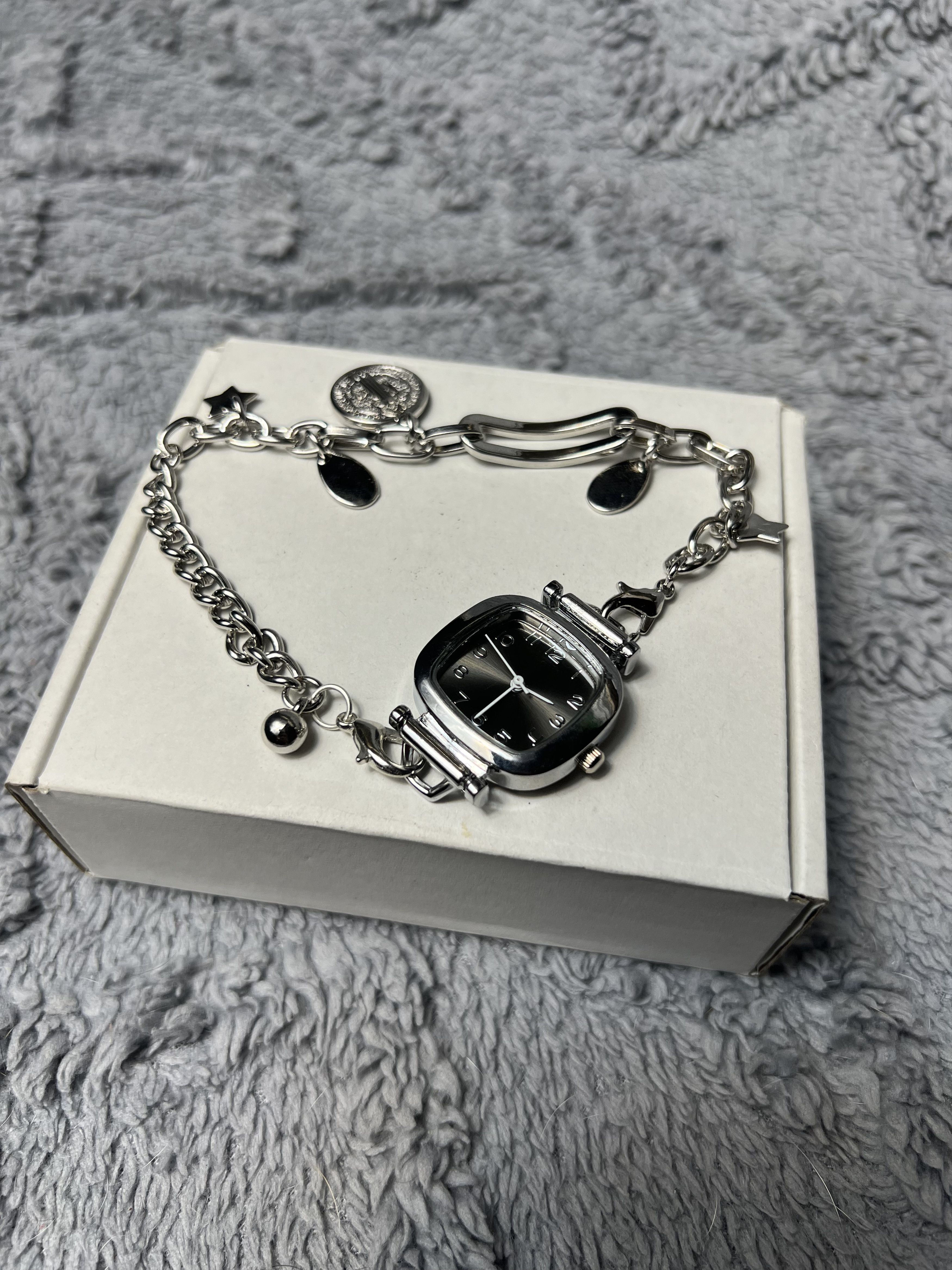Vintage Glamour Minimalistic Japanese Style Bracelet Watch Y2k Size ONE SIZE - 2 Thumbnail