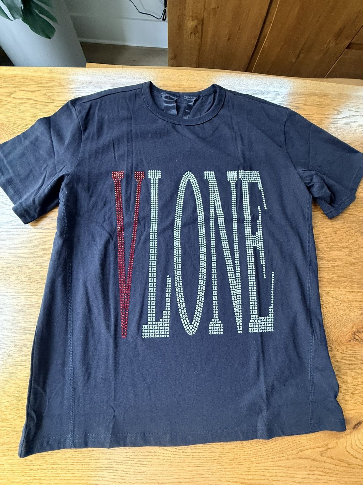 Vlone Vlone x Swarovski shirt - size L Size US L / EU 52-54 / 3 - 1 Thumbnail