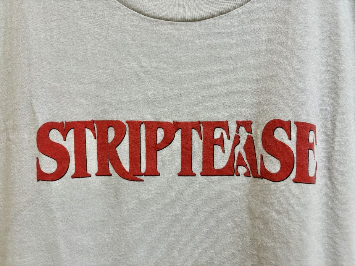 Vintage Vintage 90s Striptease Movie T-Shirt Size US XL / EU 56 / 4 - 3 Thumbnail