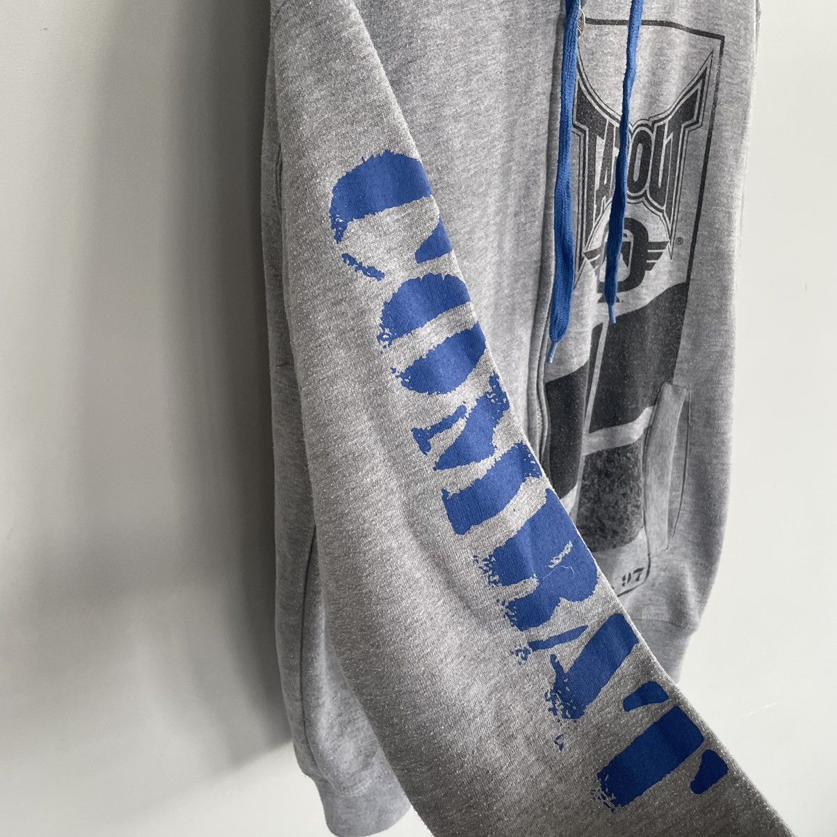 Tapout × Vintage Vintage Tapout Hoodie Gray size M style Y2k Size US M / EU 48-50 / 2 - 10 Thumbnail
