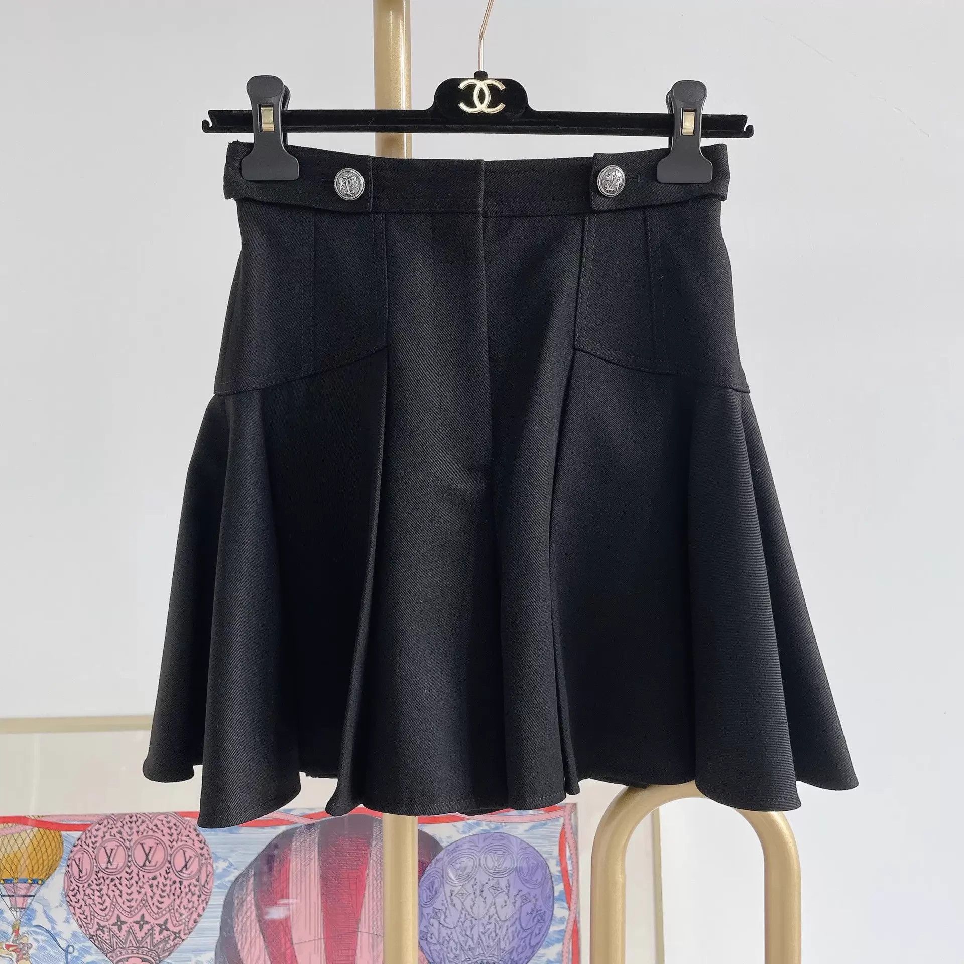 Alexander McQueen Alexander McQueen black short skirt 38 Size 26" / US 2 / IT 38 - 1 Thumbnail