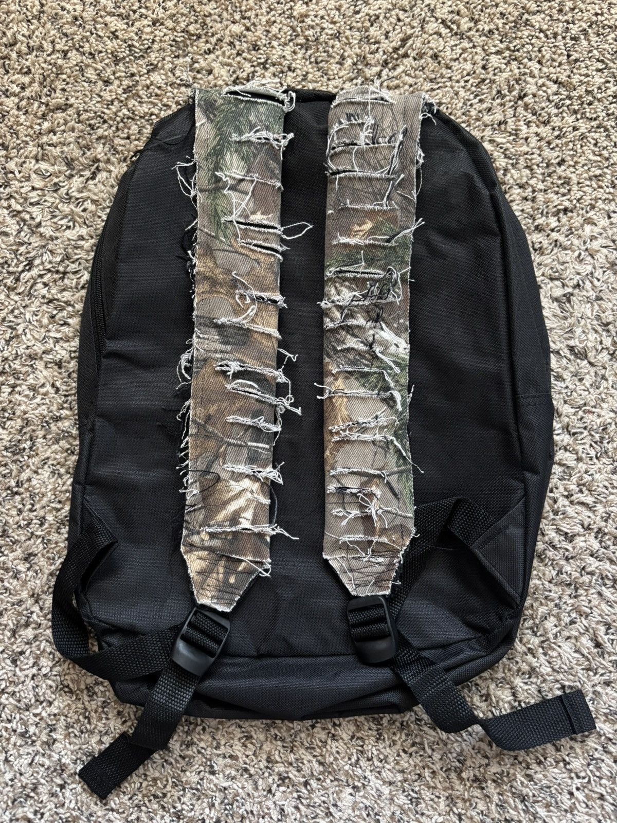 Other Black backpack with camo straps Size ONE SIZE - 2 Thumbnail