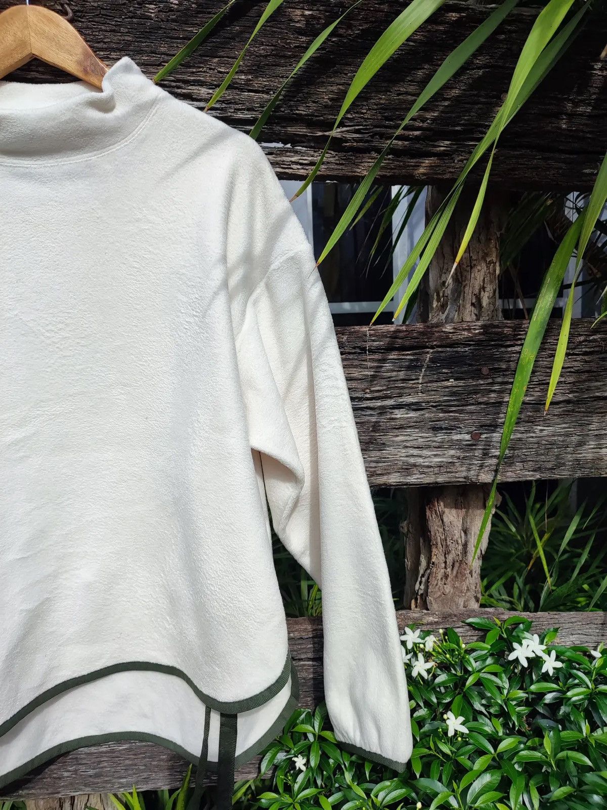 Uniqlo × White Mountaineering UNIQLO x White Mountaineering Fleece Pullover – Off-White Size US L / EU 52-54 / 3 - 4 Thumbnail
