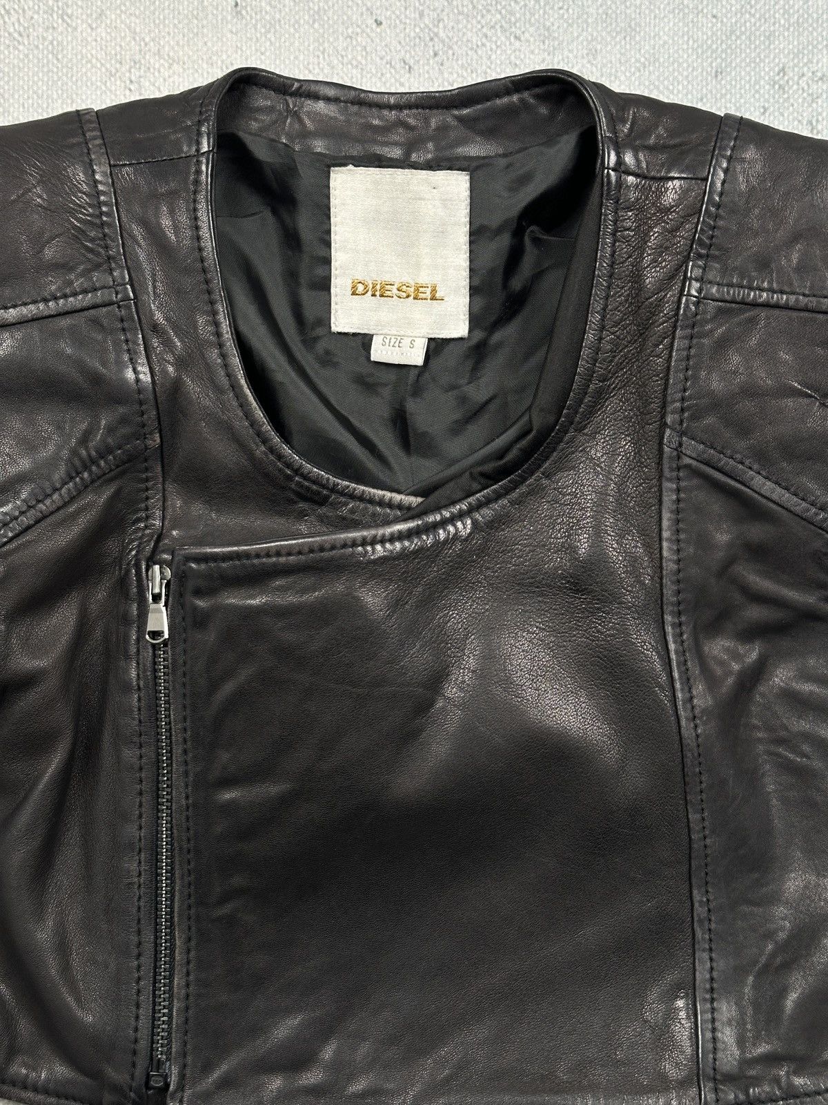 Diesel Vintage Diesel Leather Cropped Vest Black Padded Shoulders Size S / US 4 / IT 40 - 11 Thumbnail