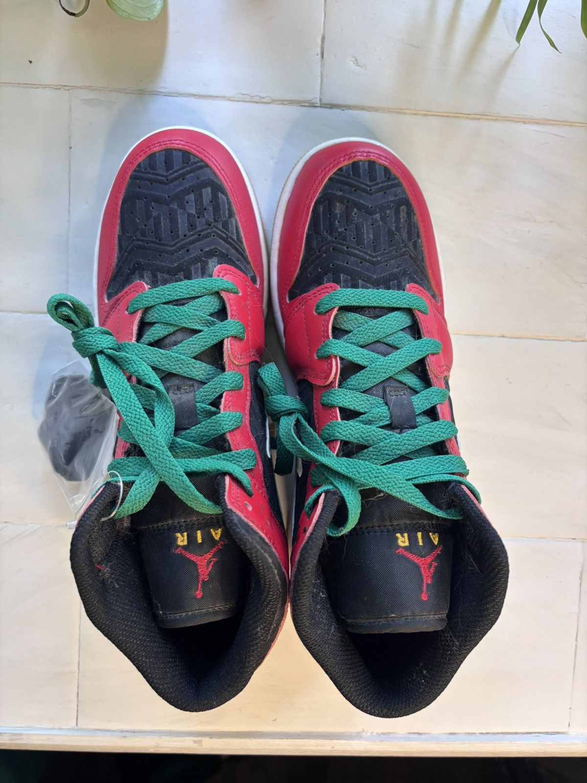 Jordan Brand Jordan 1 Mid SE Christmas Tree Youth Size 7 Size US 8.5 / IT 38.5 - 7 Thumbnail