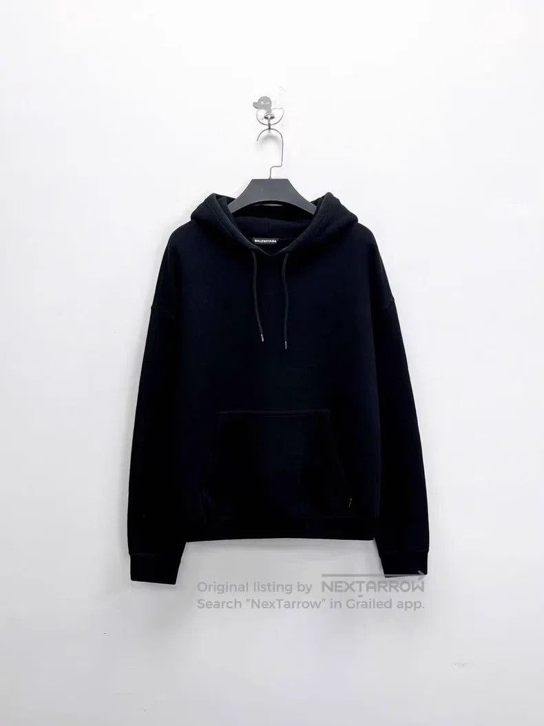 Balenciaga Balenciaga Black back anti-war logo small letter logo hood Size US S / EU 44-46 / 1 - 2 Thumbnail