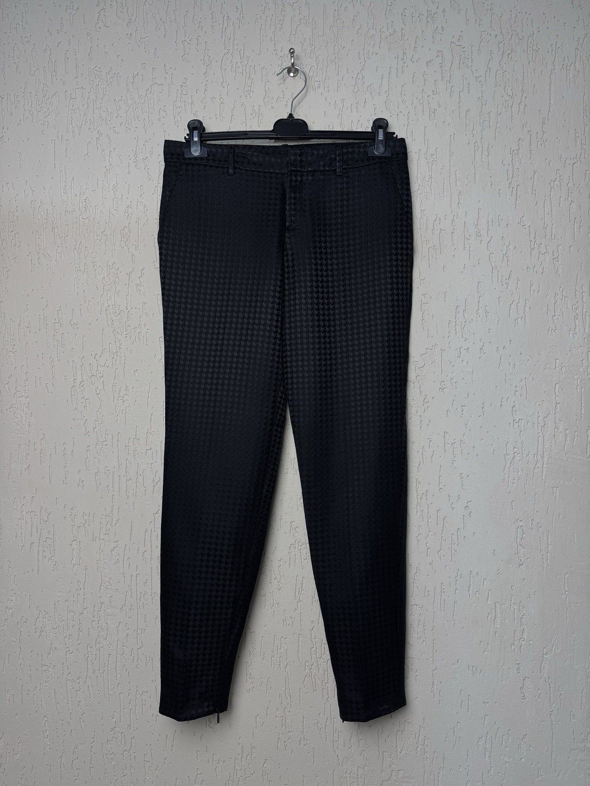 Gucci Gucci Womens Low Rise Slim Fit Dress Pants Authentic Wool Size 27" / US 4 / IT 40 - 1 Thumbnail