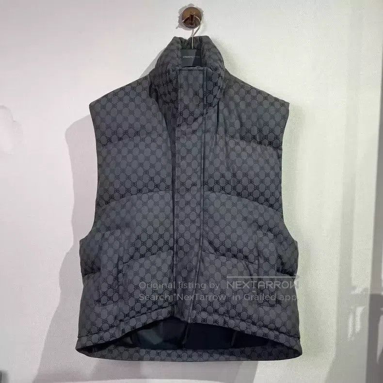 Balenciaga Balenciaga Monogrammed Furry Down Vest Size XXS / US 00 / IT 34 - 1 Thumbnail