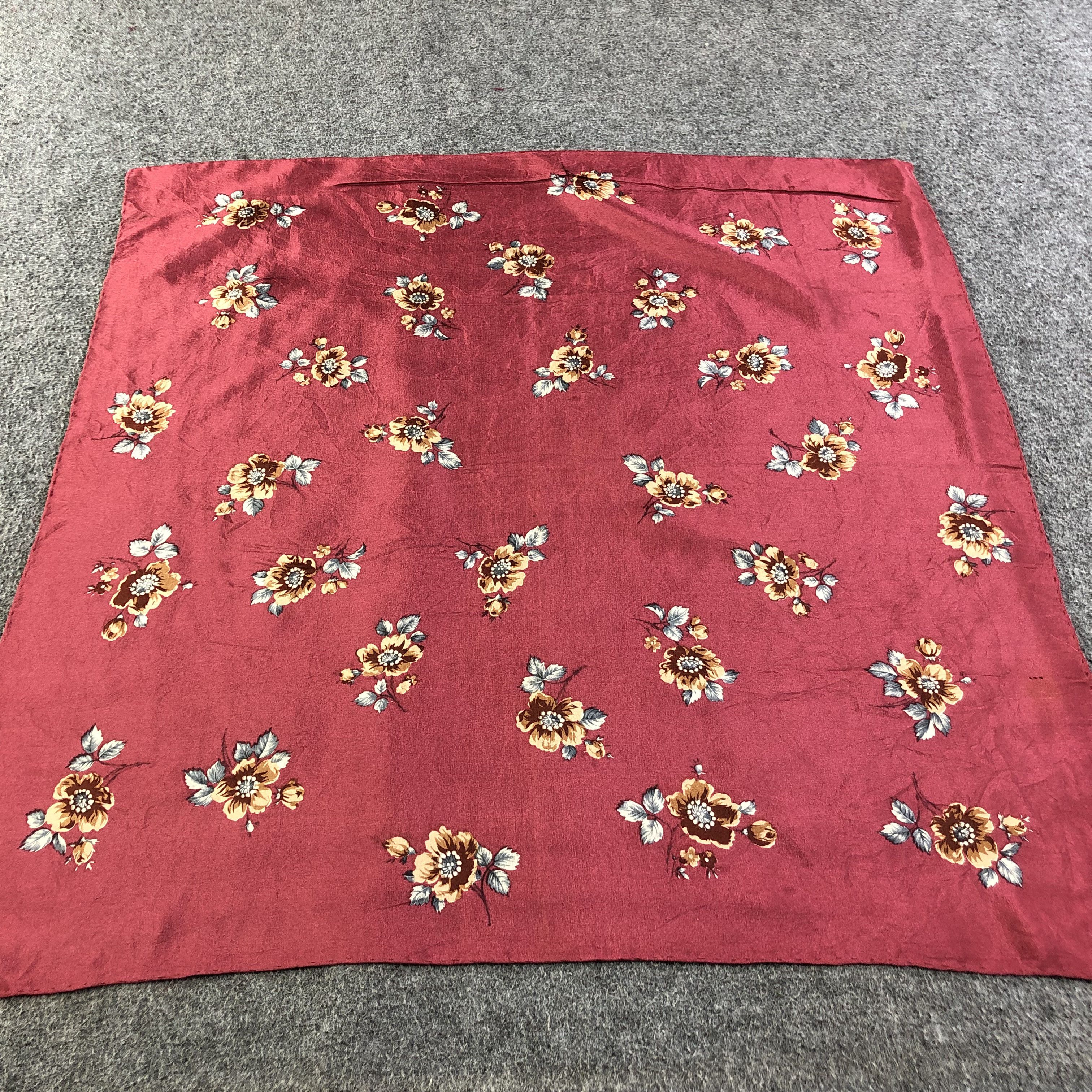 Japanese Brand Vintage Hand Rolled Floral Silk Scarf M424 Size ONE SIZE - 1 Thumbnail