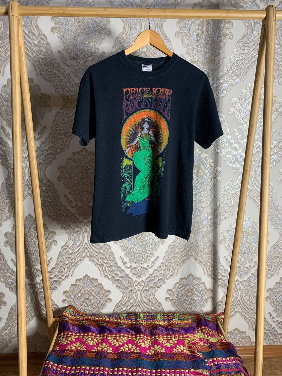 Band Tees VINTAGE PEACE LOVE ROCK AND ROLL RETRO T-SHIRT Y2K 90s USA Size US M / EU 48-50 / 2 - 1 Thumbnail