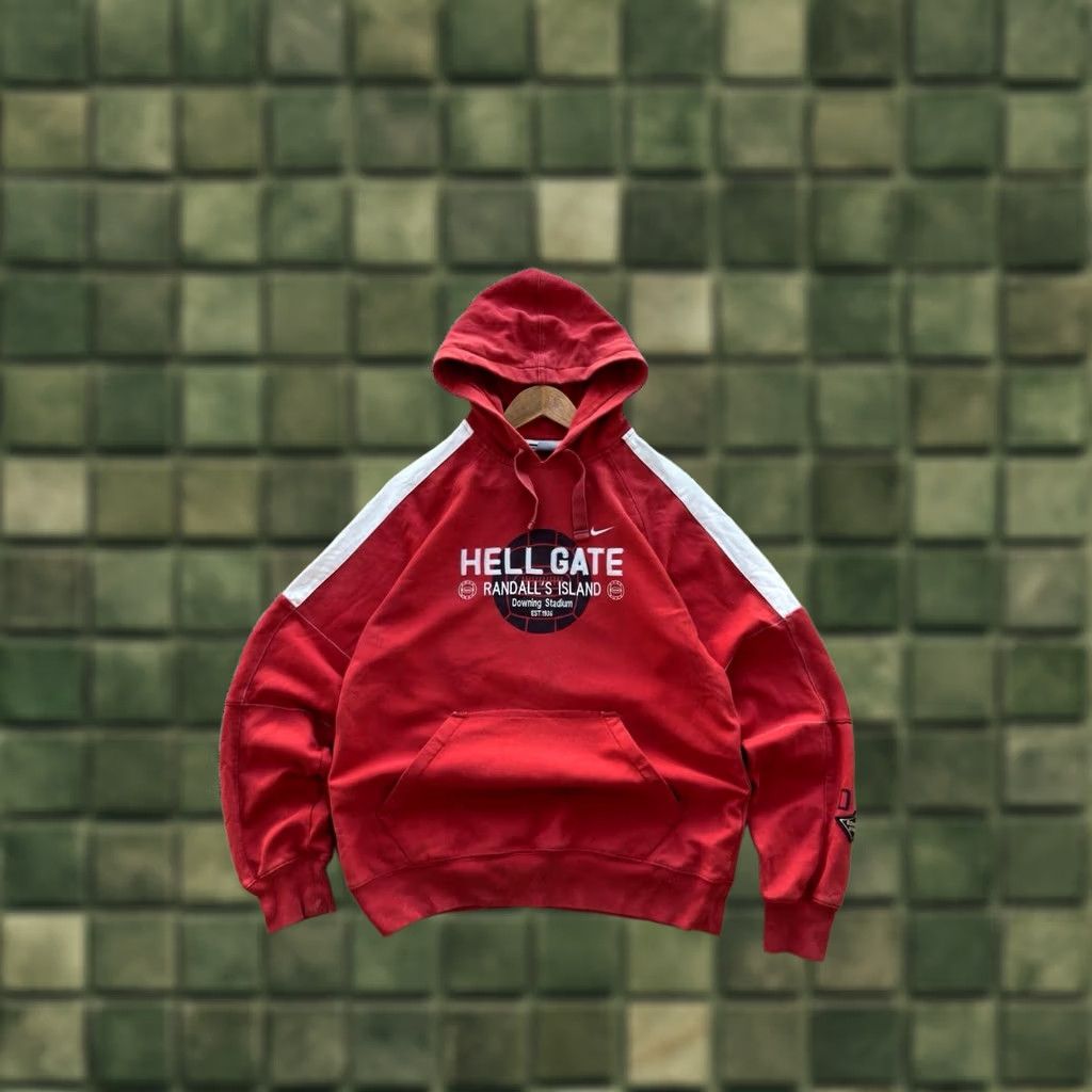 Nike VINTAGE Nike Hell Gate 2006 DOWNING STADIUM Hoodie Red S Mens Hoodie Red Nike Hell Gate 2006 Vintage Downing Stadium Hoodie Mens S Size US S / EU 44-46 / 1 - 1 Thumbnail