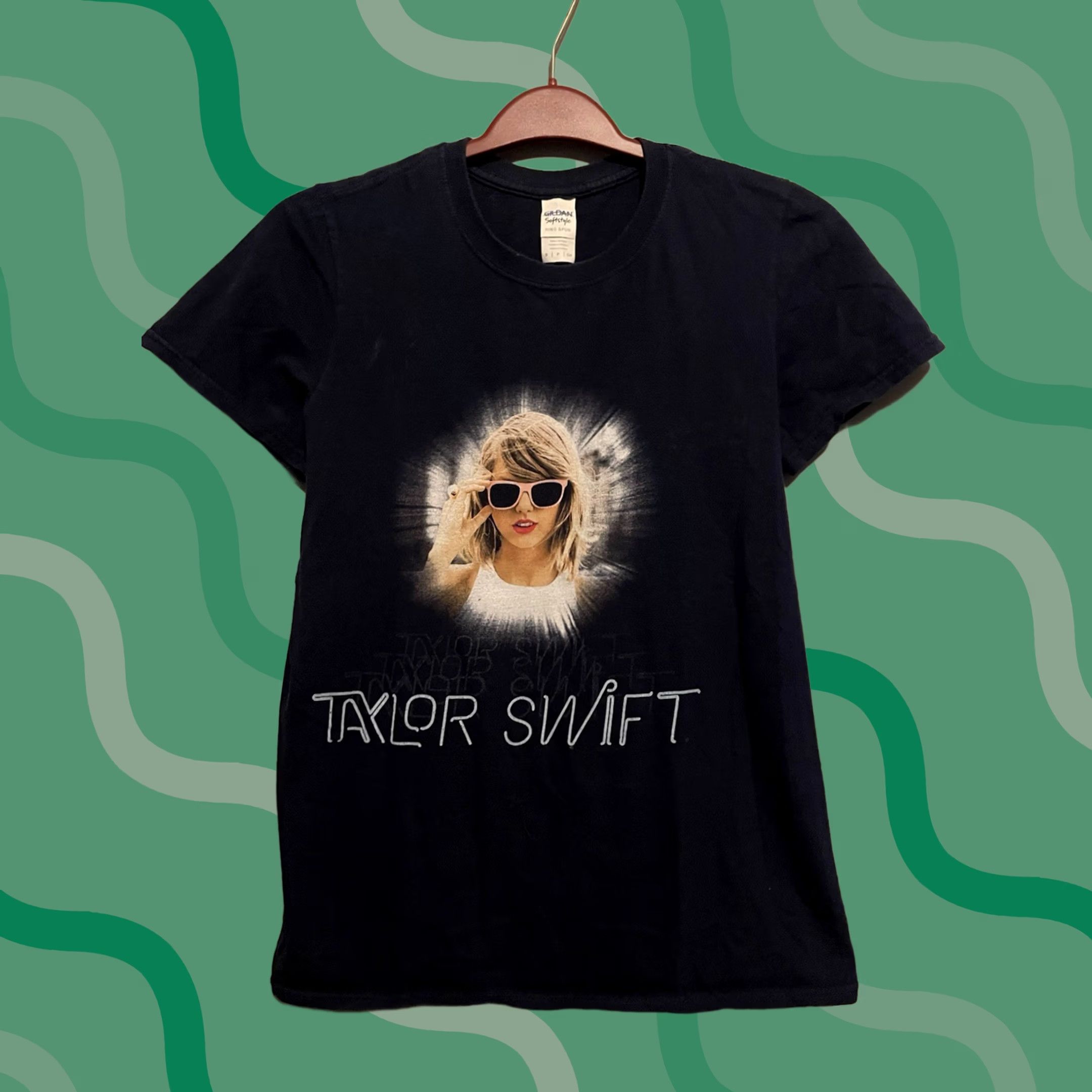 Gildan Taylor Swift The 1989 World Tour T Shirt Double Sided Blue Adult Size S (A462) Size S / US 4 / IT 40 - 1 Thumbnail