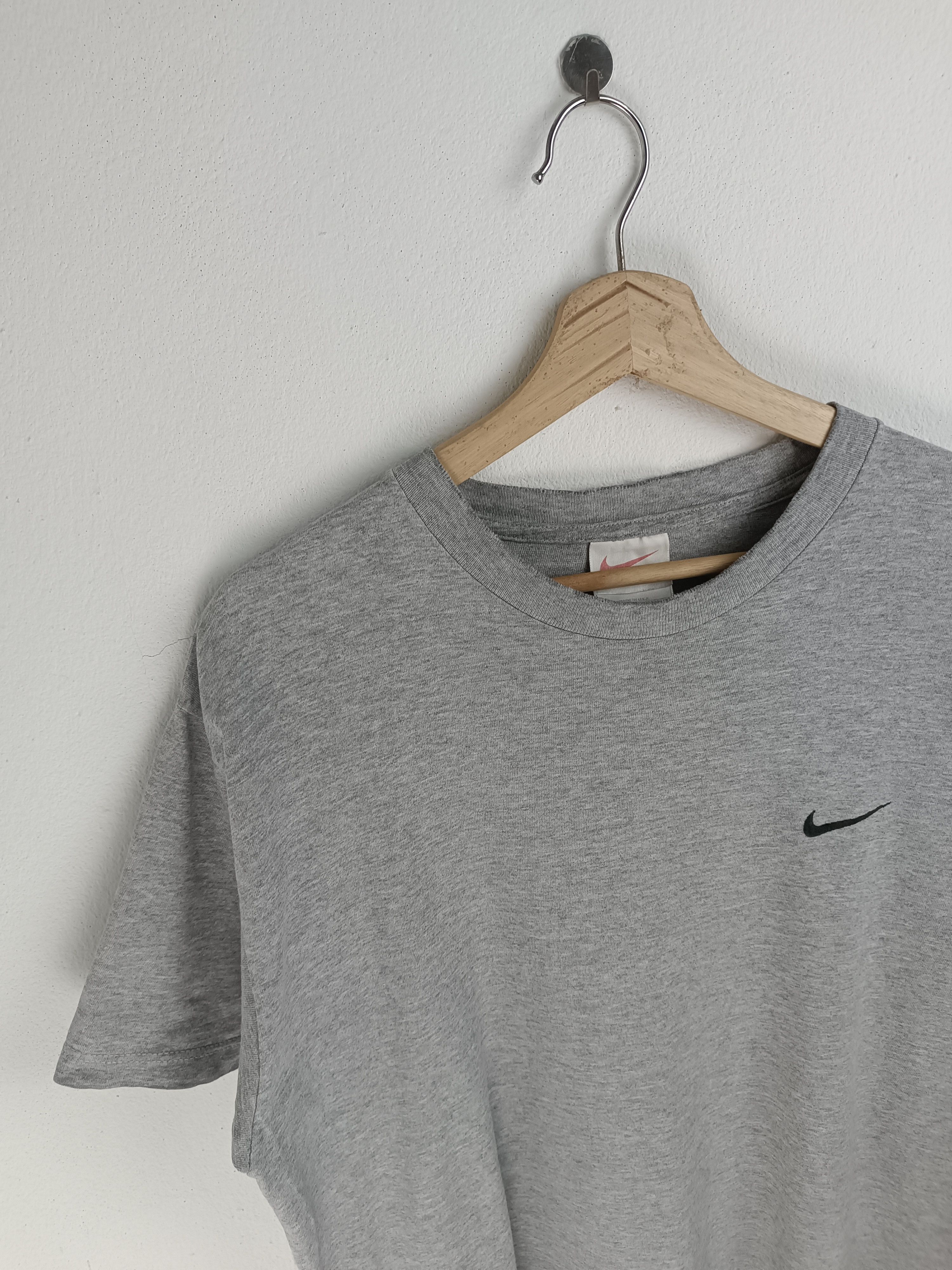 Nike VINTAGE 90'S NIKE MINI SWOSH DISTRESSED TEE VERY RARE Size US L / EU 52-54 / 3 - 5 Thumbnail
