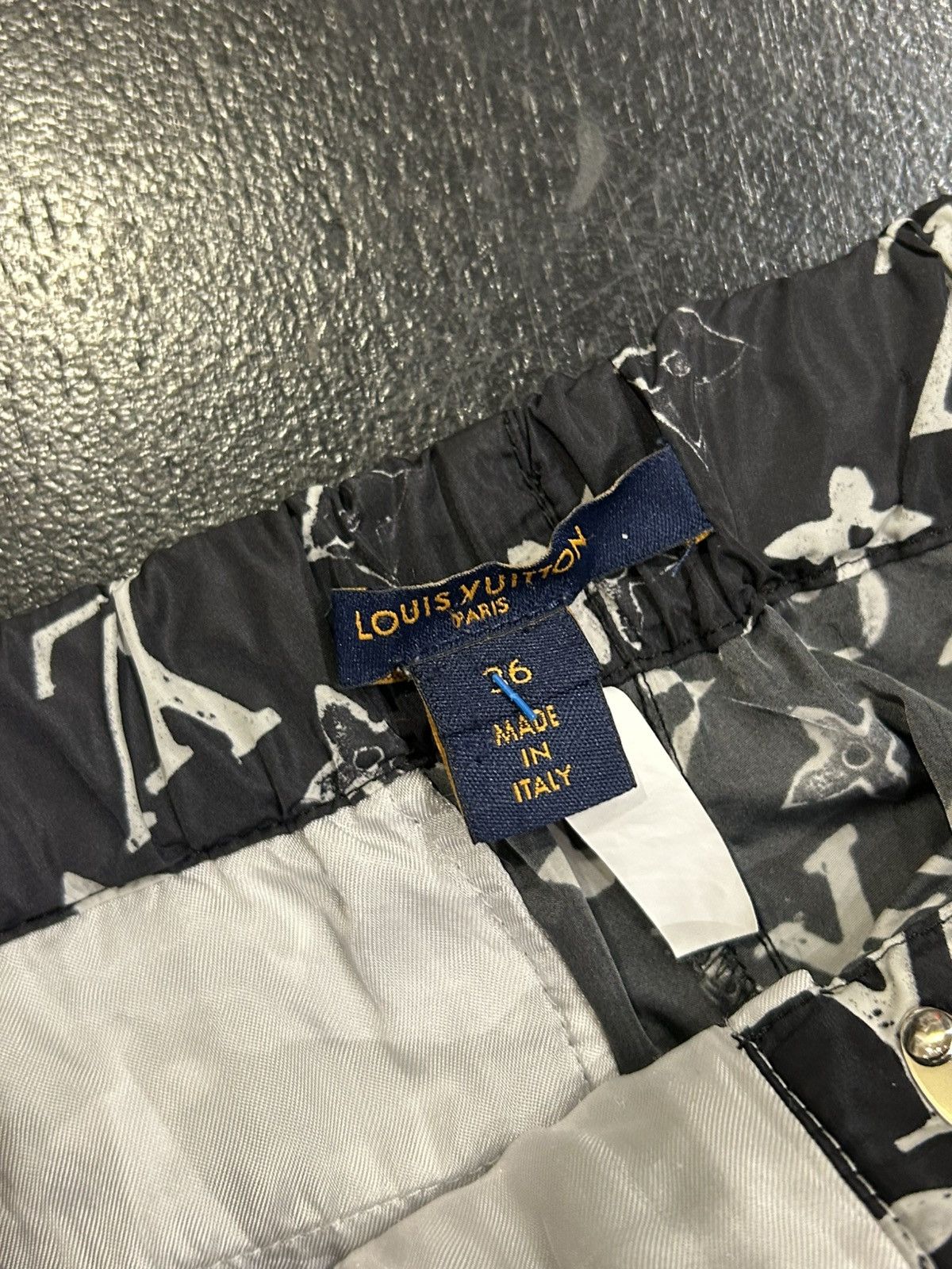 Louis Vuitton Louis Vuitton Nylon Stencil Monogram Pants Size 25" / US 0 / IT 36 - 3 Thumbnail