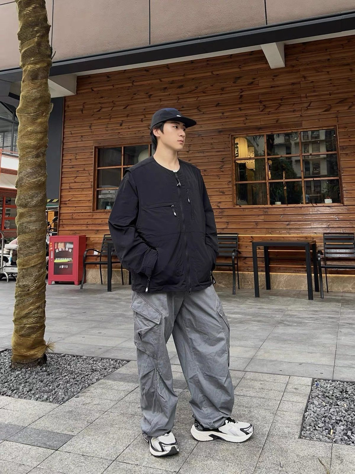The North Face Urban Exploration REVERSIBLE 4-WAY WIND JACKET Size US M / EU 48-50 / 2 - 10 Thumbnail