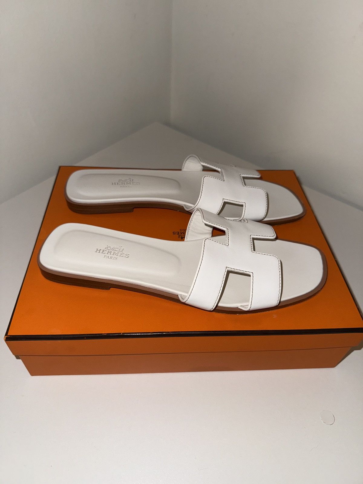 Hermes ORAN SANDAL IN BOX CALF 390 02 BLANC PIQUR ES HAVANE Size US 9 / IT 39 - 5 Thumbnail