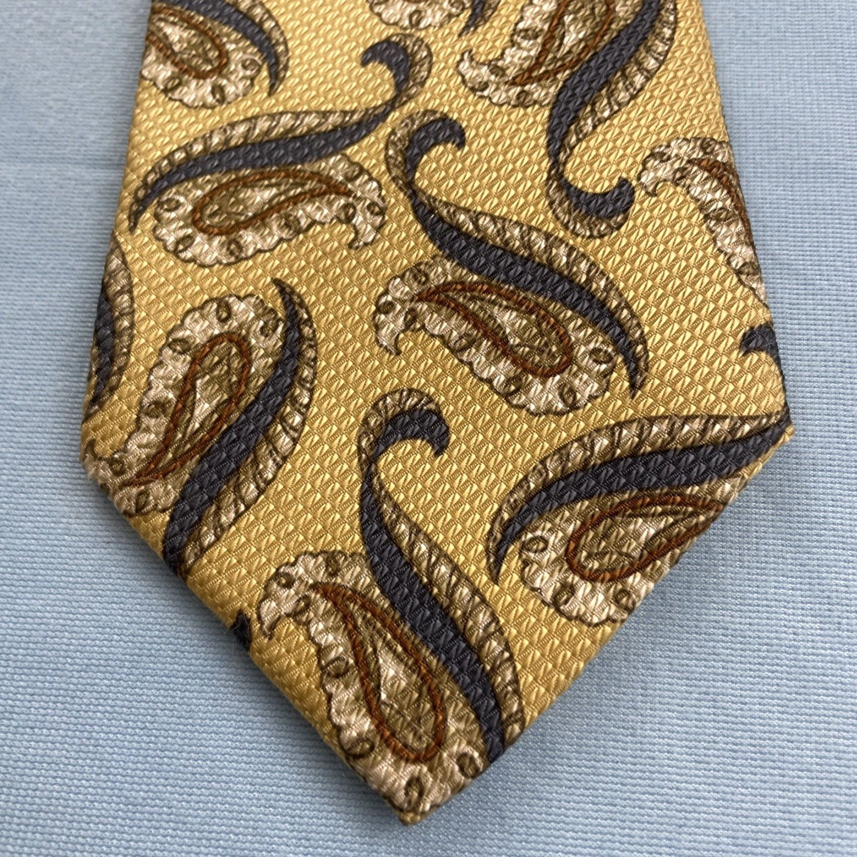 Valentino VINTAGE Valentino Tie 100% Silk Hand Made Italy Yellow Paisley 4x57 Classic Menswear Tie Size ONE SIZE - 2 Thumbnail