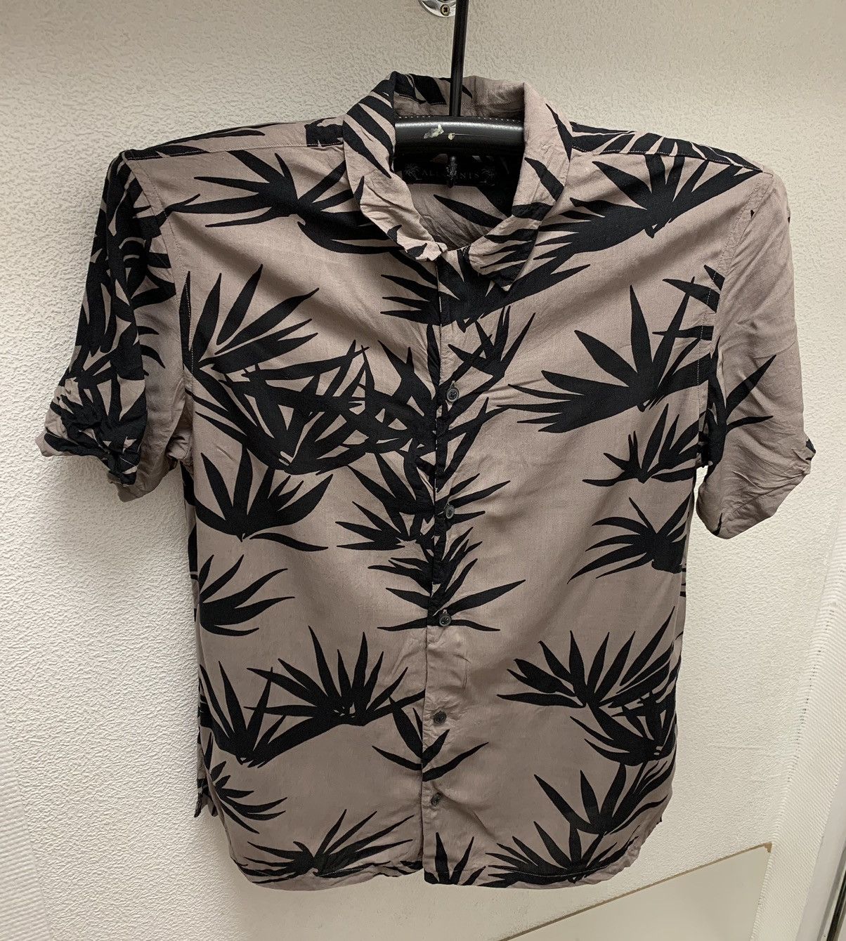 Allsaints Allsaints fullprint flower shirt M sz Japanese brand Size US M / EU 48-50 / 2 - 1 Thumbnail