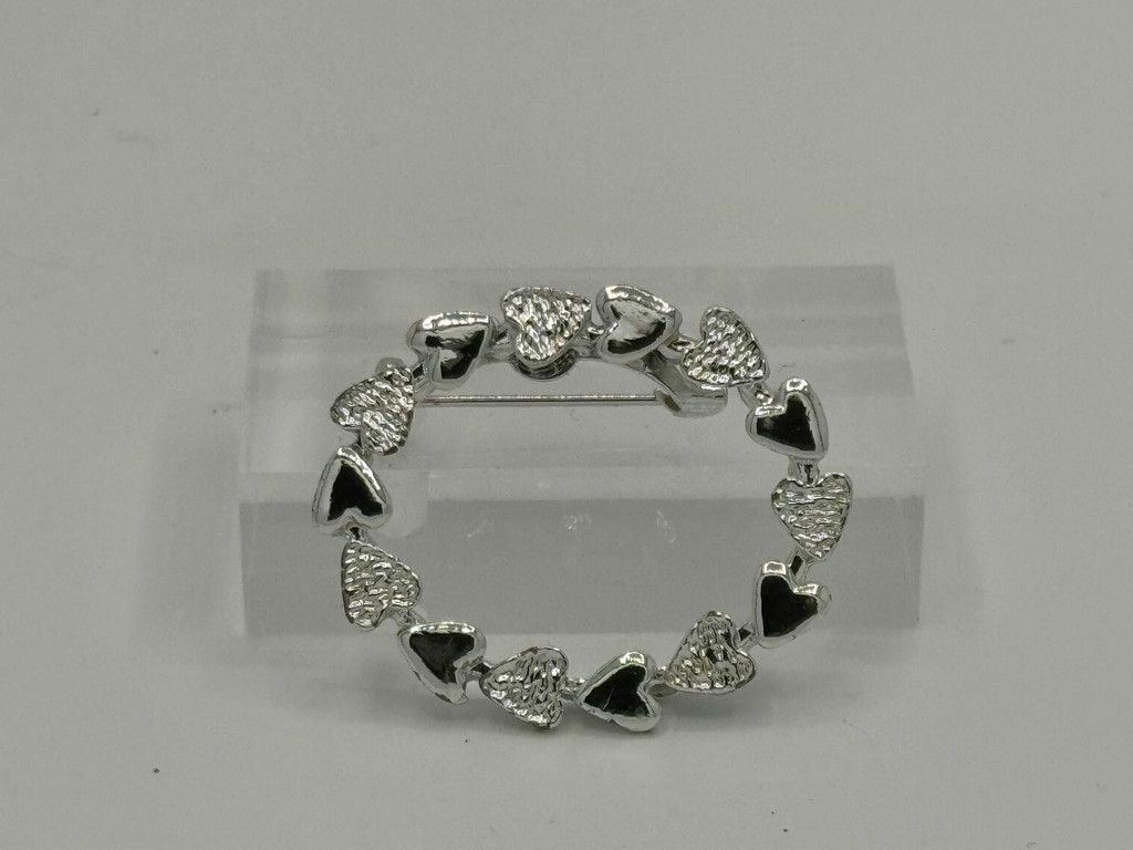 Other Vintage Gerry's Silver Heart Circle Brooch – 1970's Size ONE SIZE - 1 Thumbnail