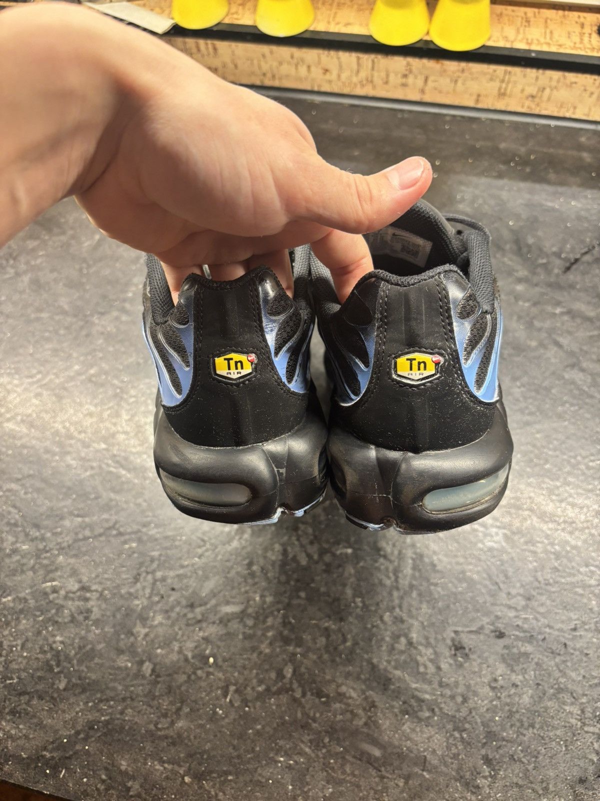 Nike nike air max plus black university blue Size US 7 / EU 40 - 7 Thumbnail