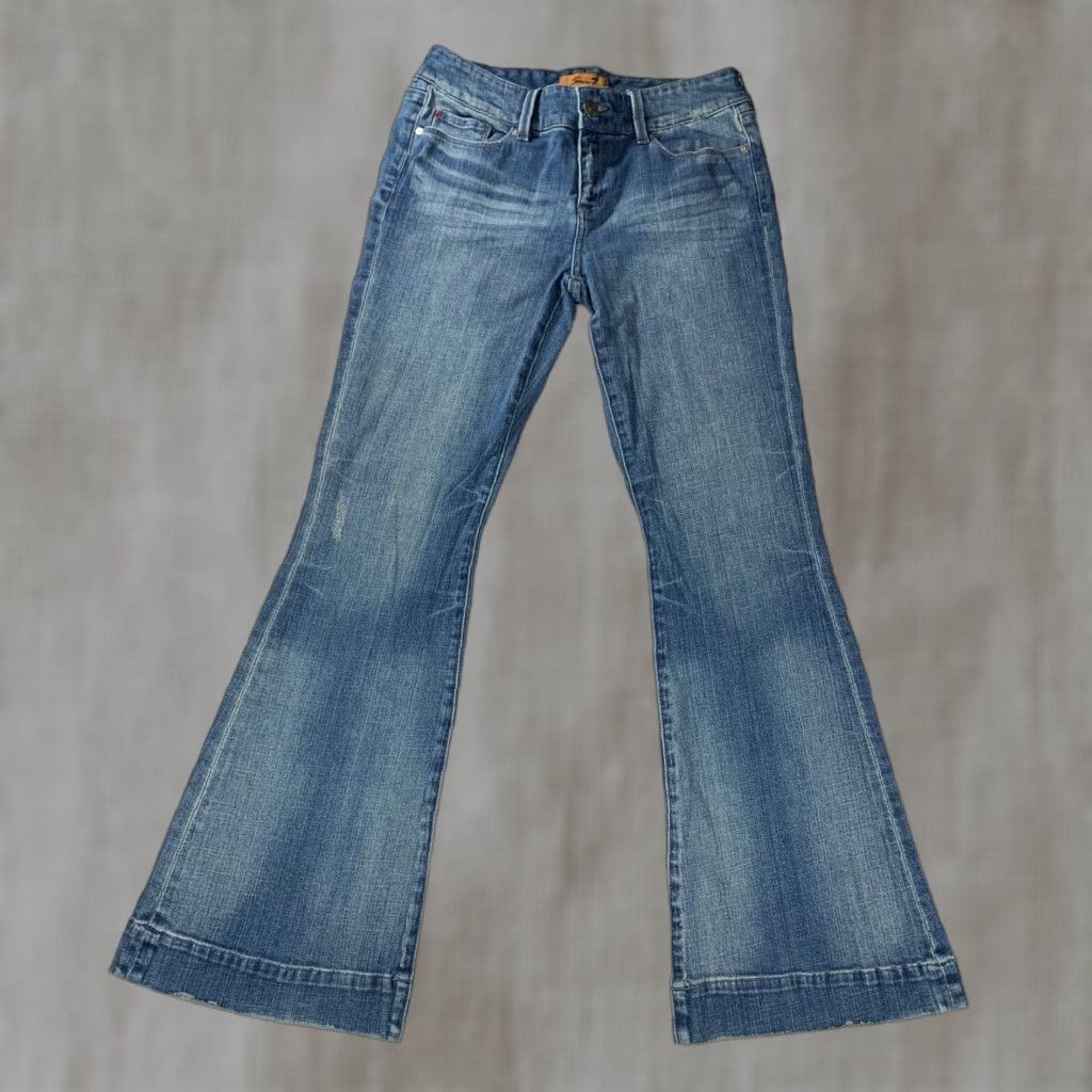 Seven7 Jeans Flare Womens 30x32 Denim blue Stretch Regular Belt Loops Zipper Button Mid Rise flared Distressed Medium Wash 30 32