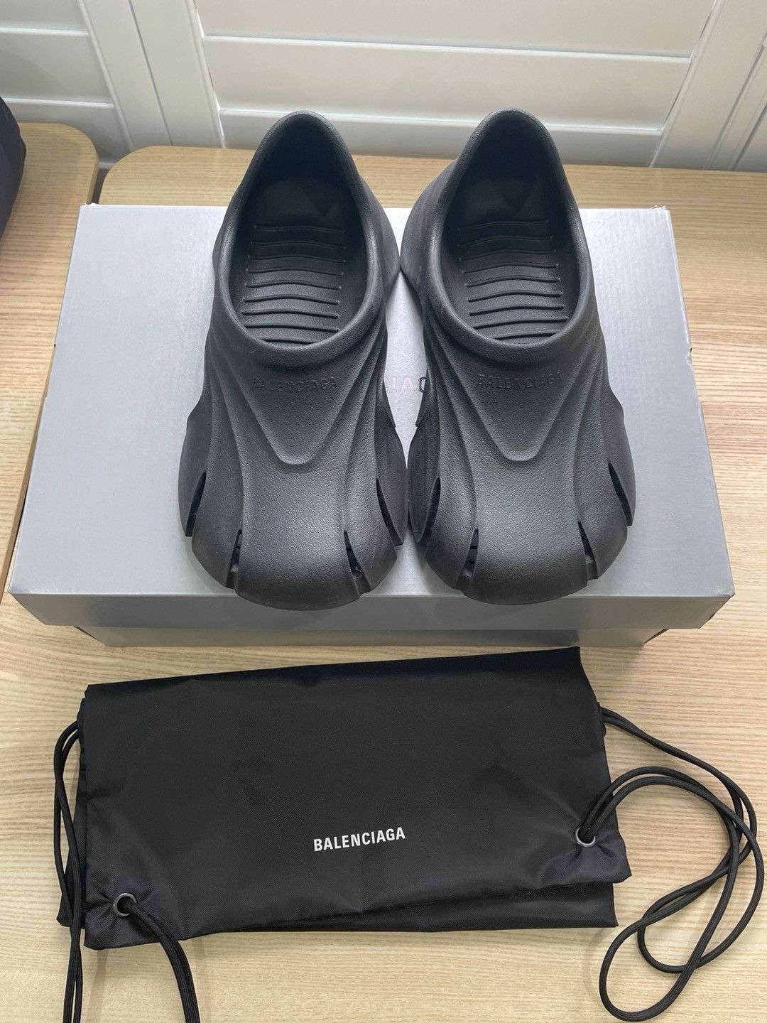 Balenciaga Balenciaga Mold Closed Classic Mold Closed | Grailed