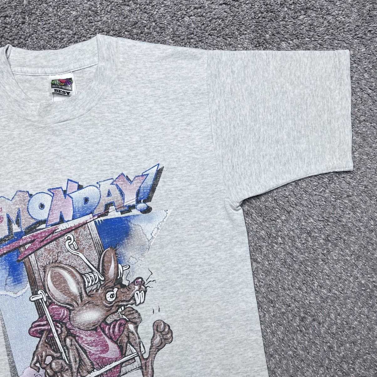Fruit Of The Loom Vintage 1990s It’s Monday Mouse Trap Art Graphic TShirt Sz S Size US S / EU 44-46 / 1 - 5 Thumbnail