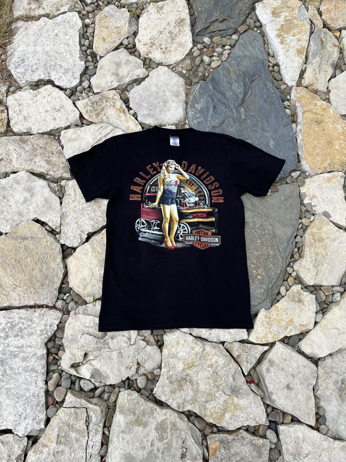 Harley Davidson Vintage Harley-Davidson pinup girl lady wheels t-shirt tee Size US M / EU 48-50 / 2 - 1 Thumbnail