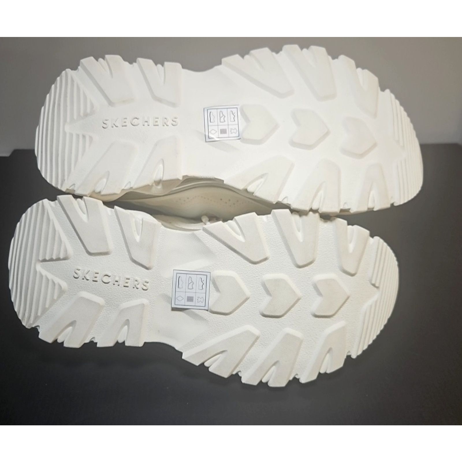 SKECHERS Size 7 Women’s Skechers Uno Chaos Athletic Sneakers White Size US 7 / IT 37 - 6 Thumbnail