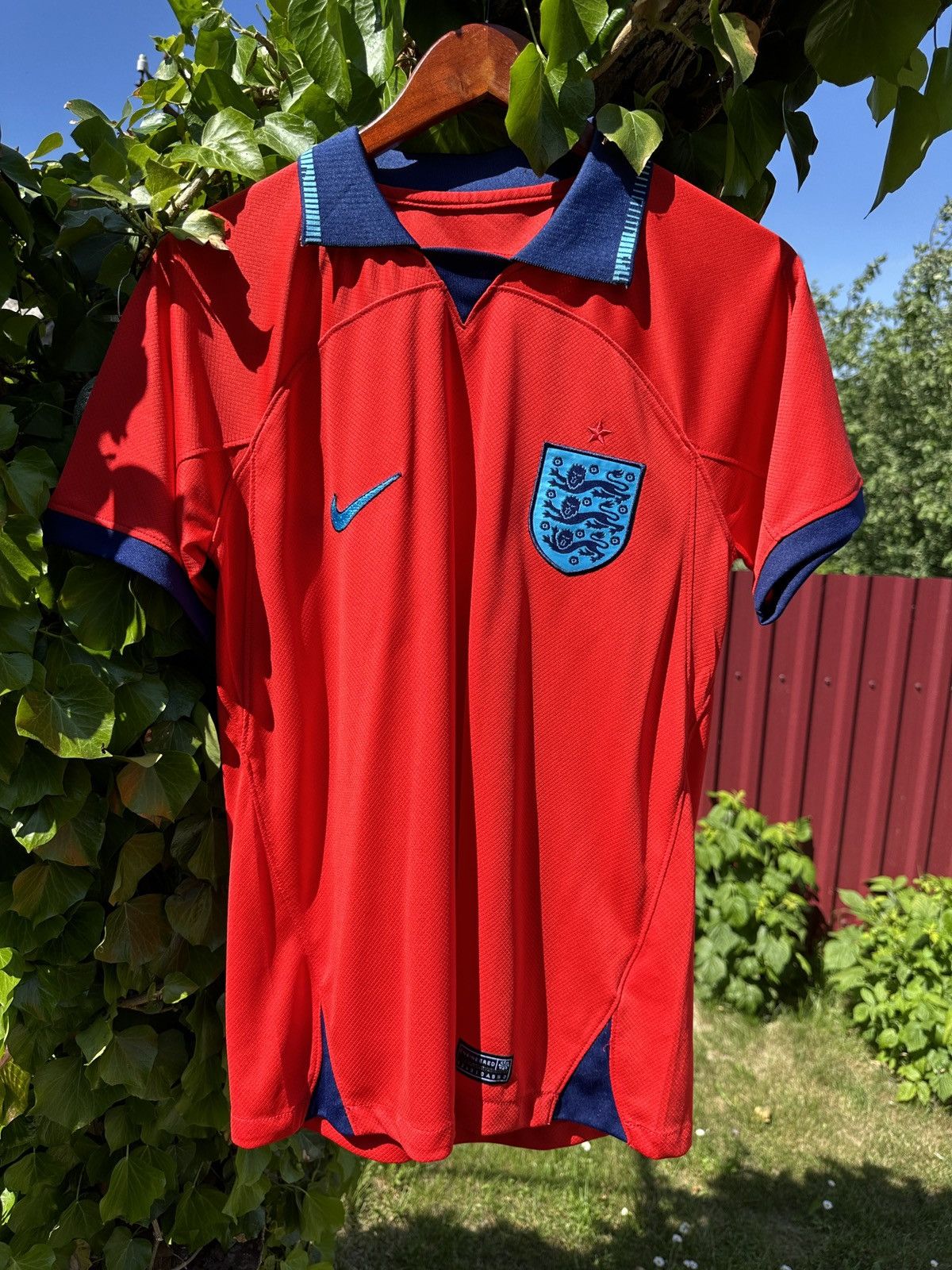 Nike England Football Shirt 2022/2023 Kit football jersey Size US S / EU 44-46 / 1 - 1 Thumbnail