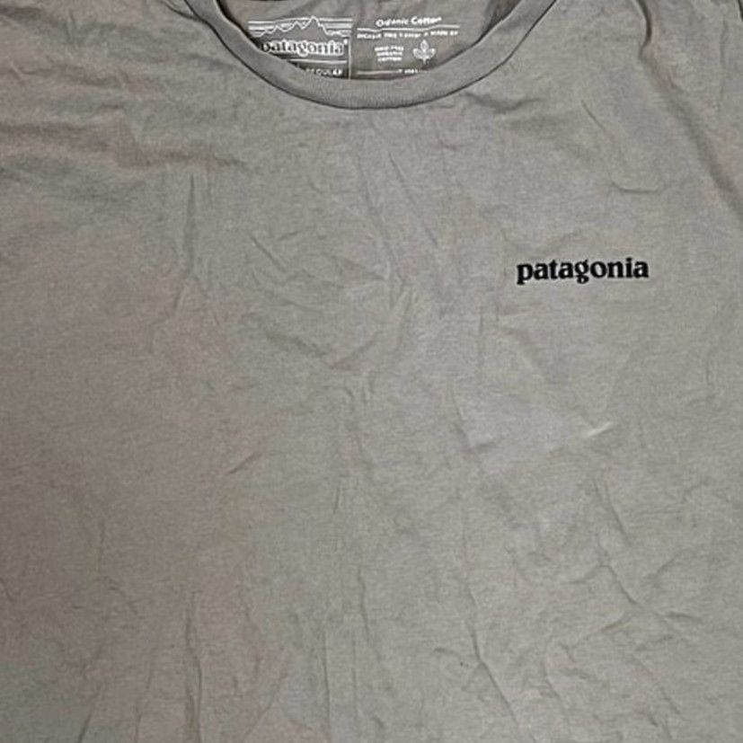 Patagonia Patagonia Men's Framed Fitz Roy Trout Organic T-Shirt Gray M Shirt Mens 20" Armpit to Armpit 17" Shoulder to Shoulder 26" Shoulder to Hem Size US M / EU 48-50 / 2 - 3 Thumbnail