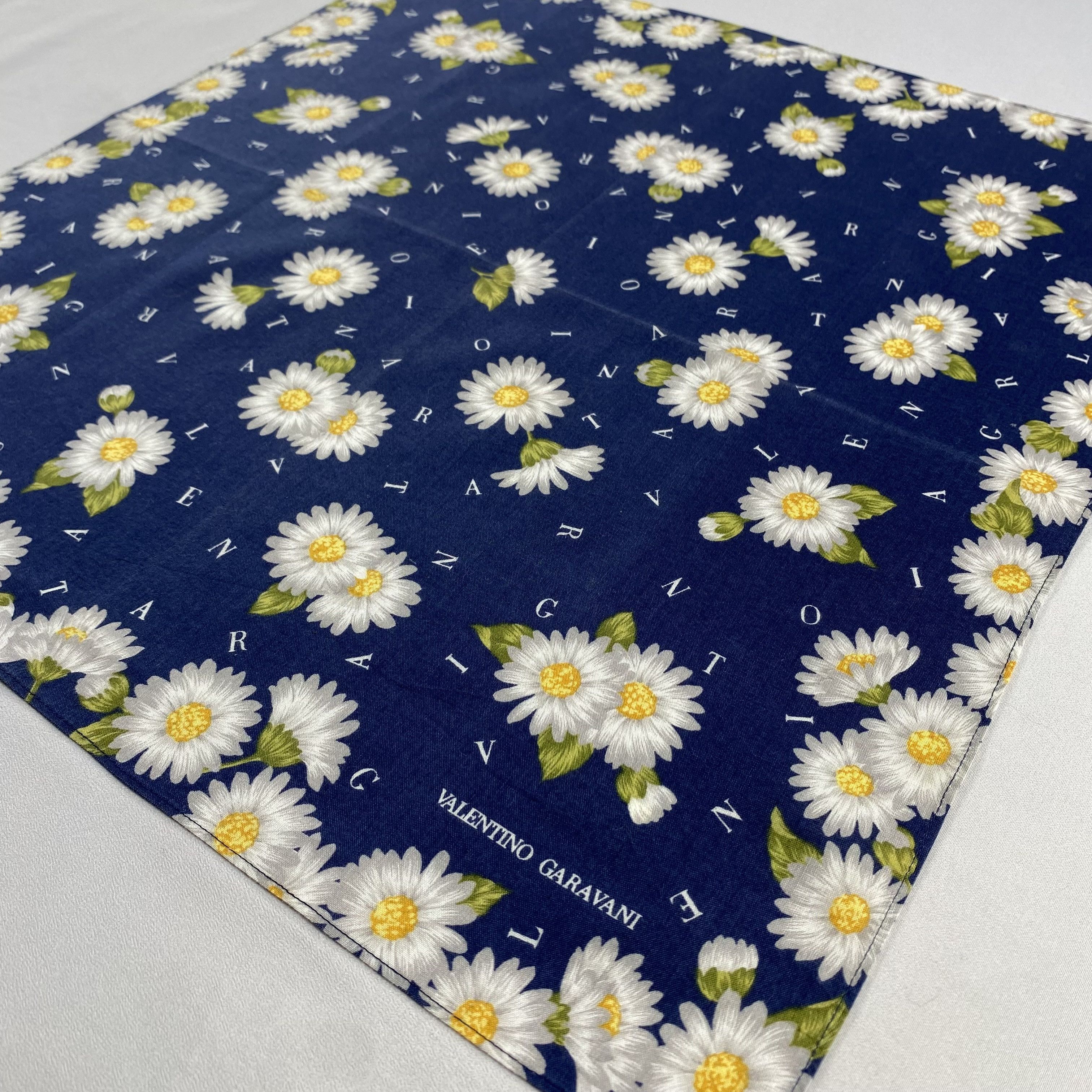 Valentino × Vintage Valentino Garavani Handkerchief / Neckerchief-P1534 Size ONE SIZE - 2 Thumbnail