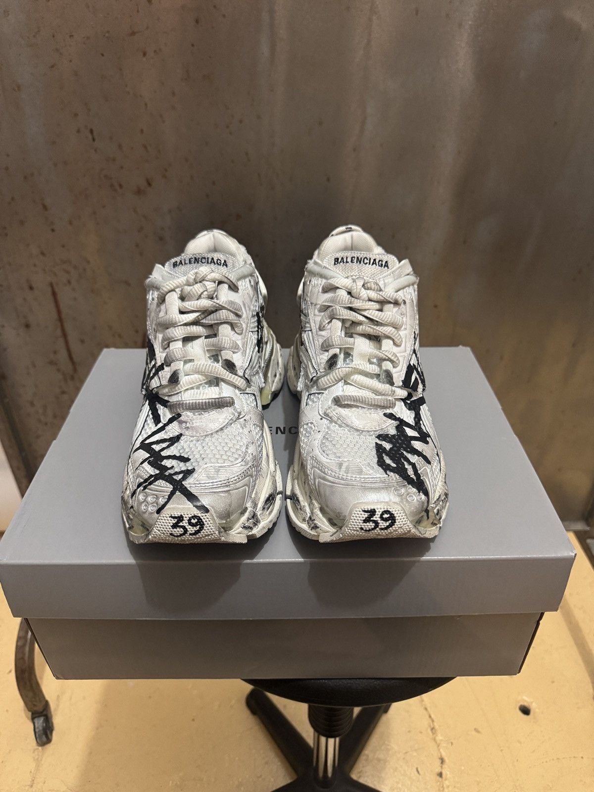 Balenciaga Balenciaga Runner Graffiti - White Size US 9 / IT 39 - 1 Thumbnail
