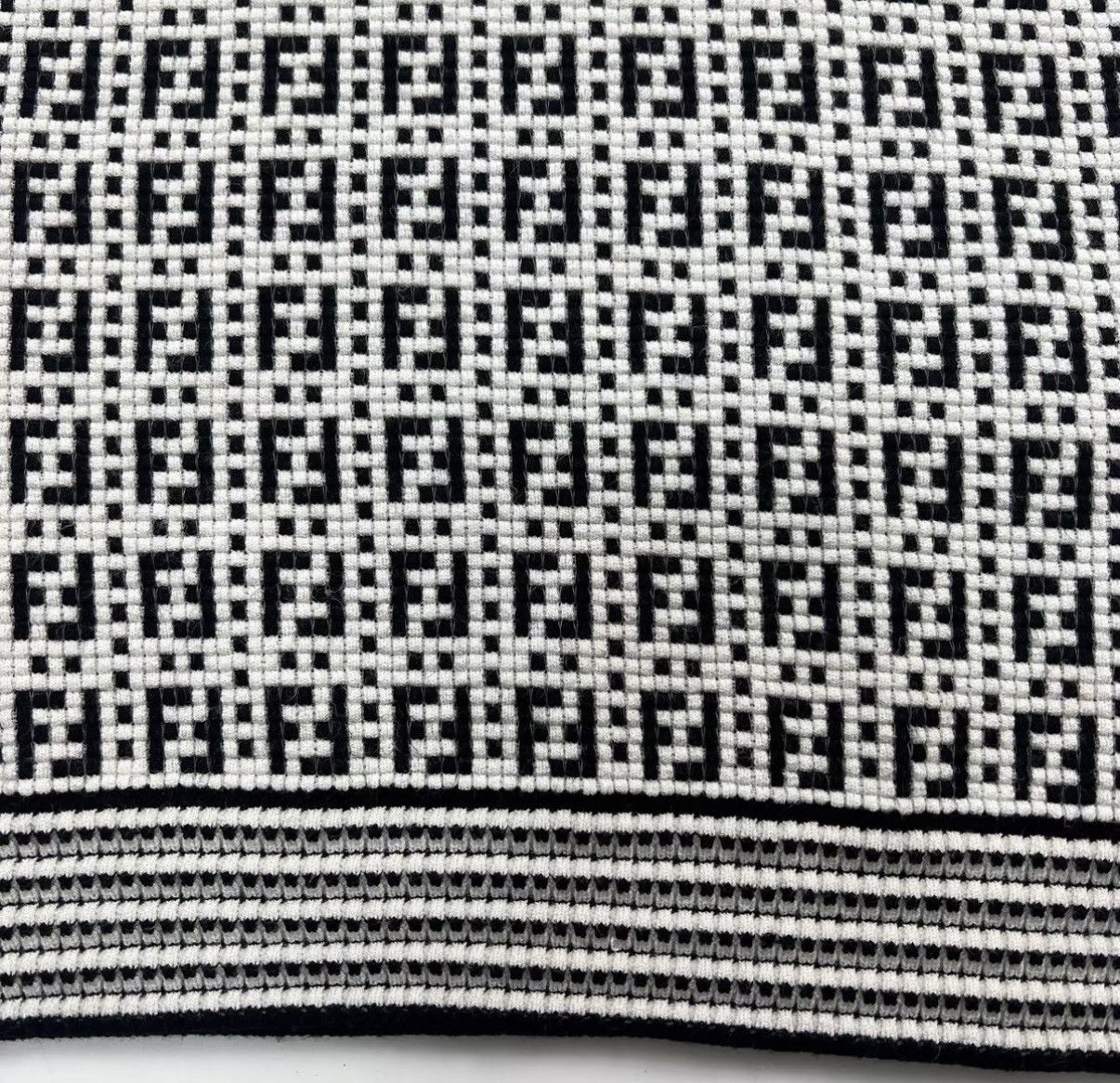Fendi Fendi Black & White FF All-Over Print Knit Short Sleeve K12 Size XS / US 0-2 / IT 36-38 - 5 Thumbnail