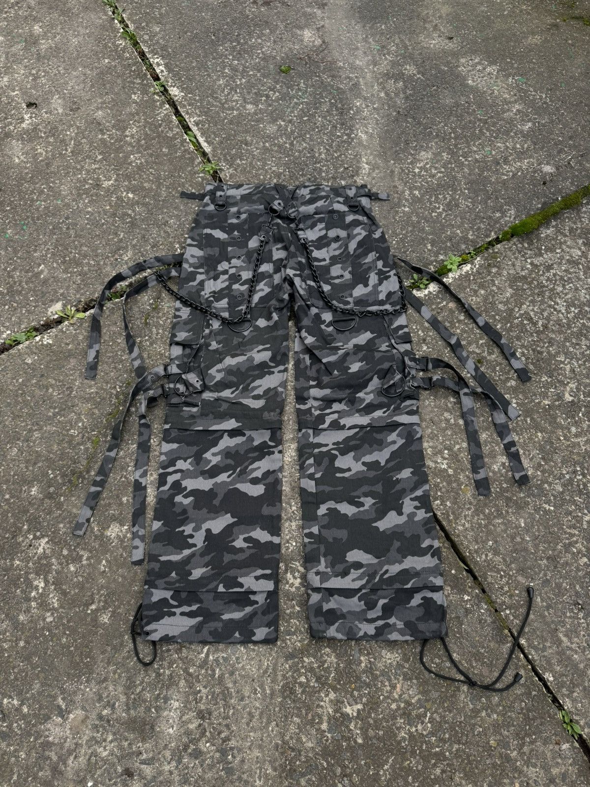 Japanese Brand 🔥VERY RARE GOTHICANA BY EMP AVANT GARDE BONDAGE CARGO PANTS🔥 Size US 34 / EU 50 - 11 Thumbnail